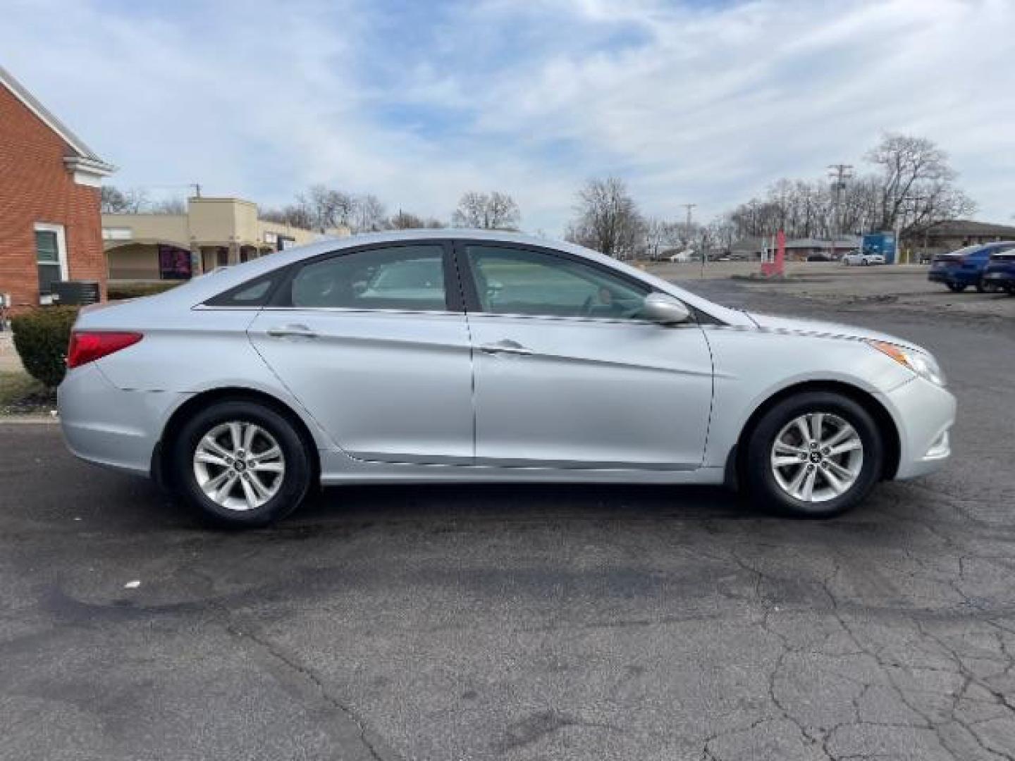 2013 Silver Hyundai Sonata GLS (5NPEB4AC5DH) with an 2.4L L4 DOHC 16V engine, 6-Speed Automatic transmission, located at 1099 N County Rd 25A, Troy, OH, 45373, (937) 908-9800, 40.057079, -84.212883 - Photo#2