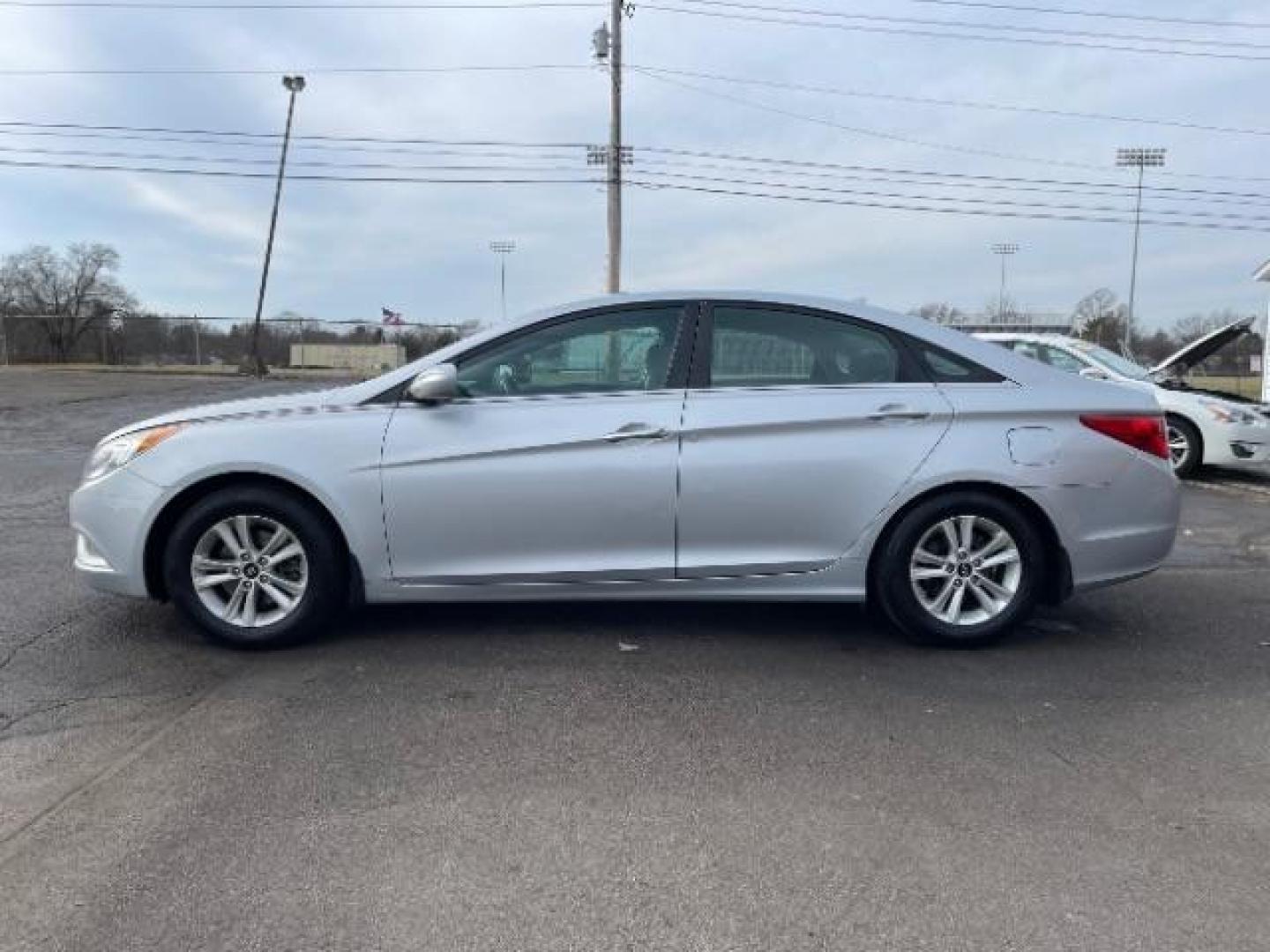 2013 Silver Hyundai Sonata GLS (5NPEB4AC5DH) with an 2.4L L4 DOHC 16V engine, 6-Speed Automatic transmission, located at 1099 N County Rd 25A, Troy, OH, 45373, (937) 908-9800, 40.057079, -84.212883 - Photo#3