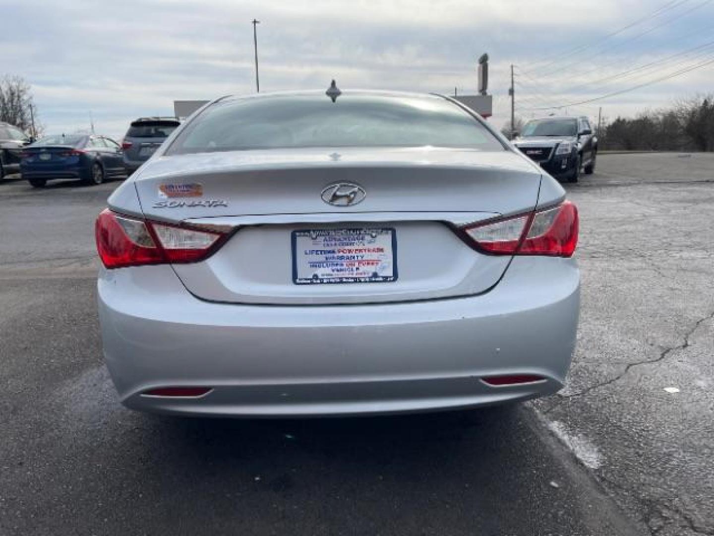 2013 Silver Hyundai Sonata GLS (5NPEB4AC5DH) with an 2.4L L4 DOHC 16V engine, 6-Speed Automatic transmission, located at 1099 N County Rd 25A, Troy, OH, 45373, (937) 908-9800, 40.057079, -84.212883 - Photo#5