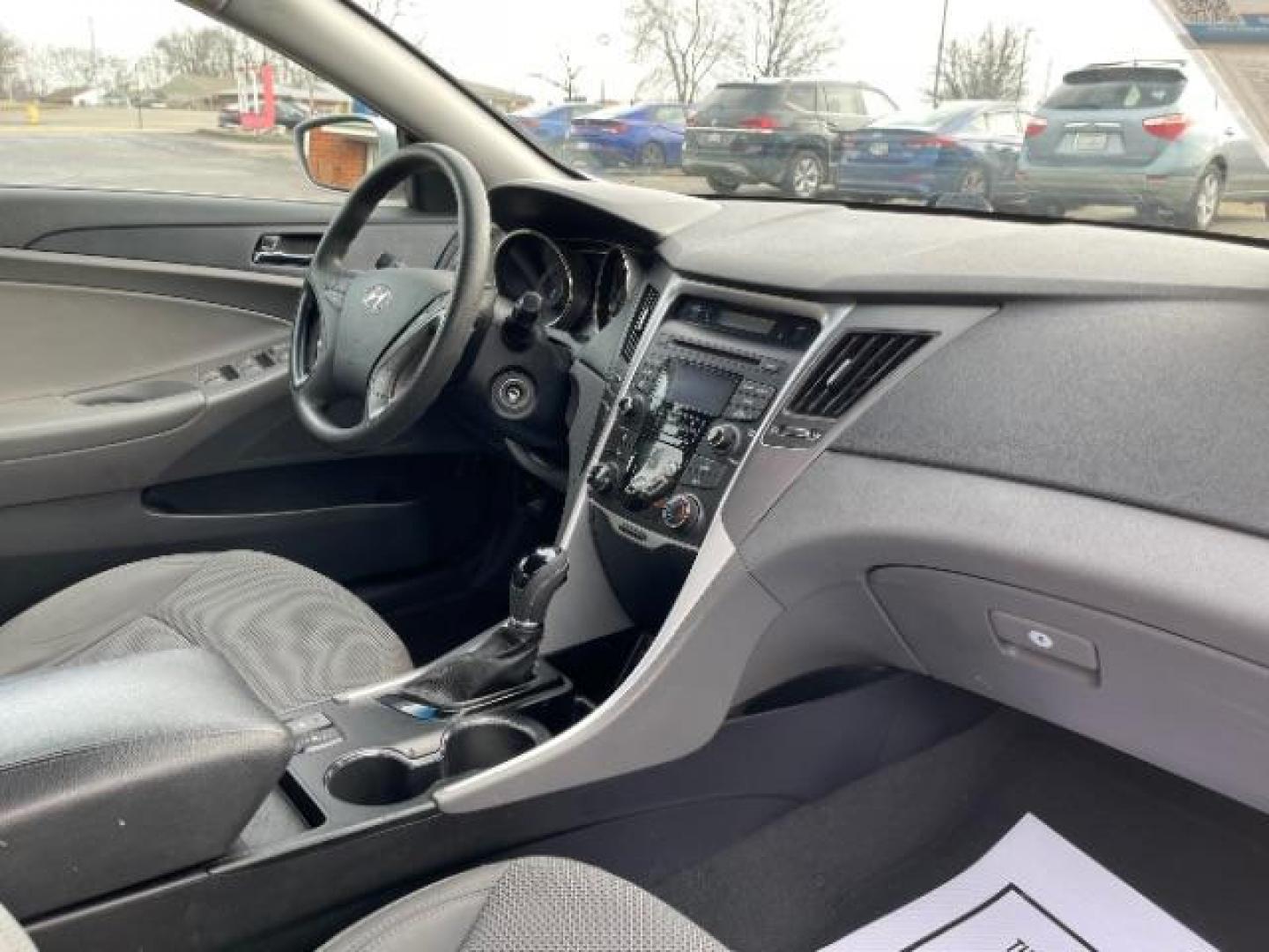 2013 Silver Hyundai Sonata GLS (5NPEB4AC5DH) with an 2.4L L4 DOHC 16V engine, 6-Speed Automatic transmission, located at 1099 N County Rd 25A, Troy, OH, 45373, (937) 908-9800, 40.057079, -84.212883 - Photo#8