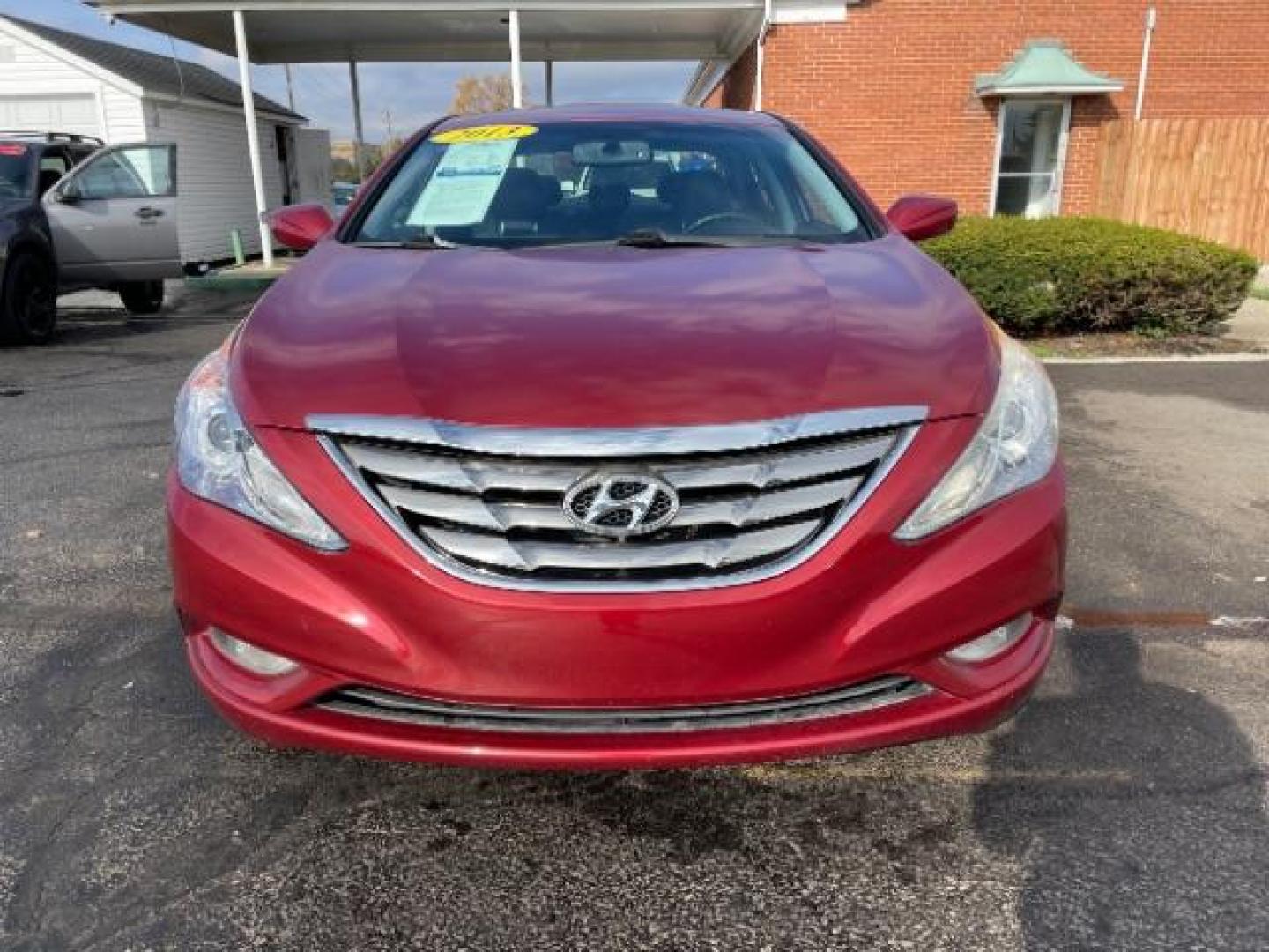 2013 Red Hyundai Sonata SE Auto (5NPEC4AC7DH) with an 2.4L L4 DOHC 16V engine, 6-Speed Automatic transmission, located at 4508 South Dixie Dr, Moraine, OH, 45439, (937) 908-9800, 39.689976, -84.218452 - Photo#2