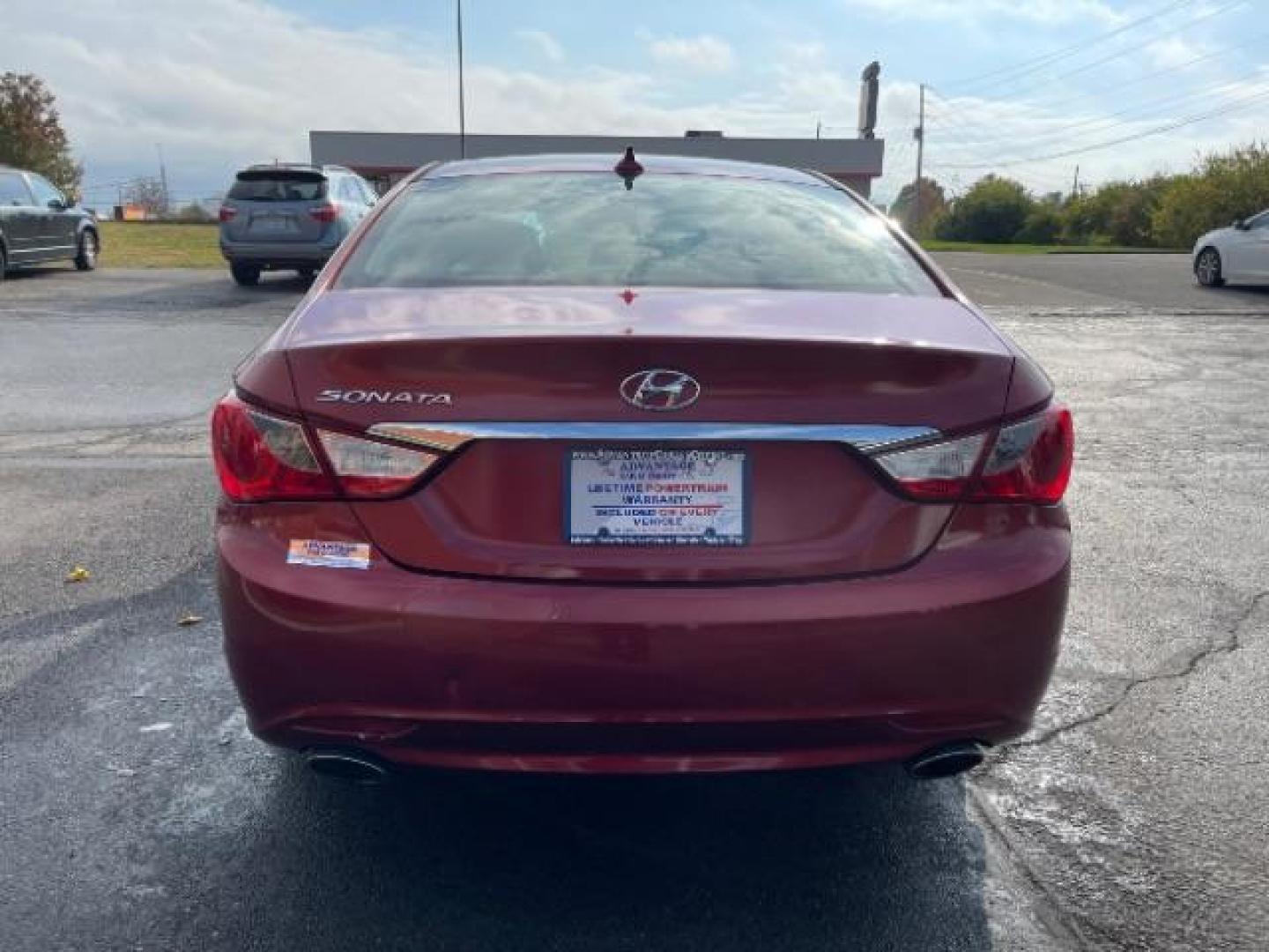 2013 Red Hyundai Sonata SE Auto (5NPEC4AC7DH) with an 2.4L L4 DOHC 16V engine, 6-Speed Automatic transmission, located at 4508 South Dixie Dr, Moraine, OH, 45439, (937) 908-9800, 39.689976, -84.218452 - Photo#3