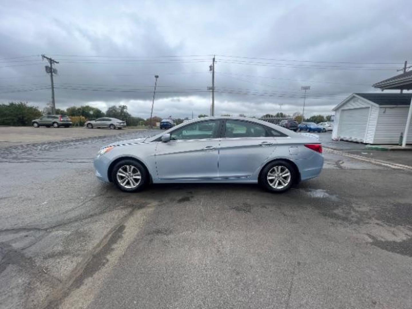 2013 Blue Hyundai Sonata GLS (5NPEB4AC8DH) with an 2.4L L4 DOHC 16V engine, 6-Speed Automatic transmission, located at 401 Woodman Dr, Riverside, OH, 45431, (937) 908-9800, 39.760899, -84.123421 - Photo#3