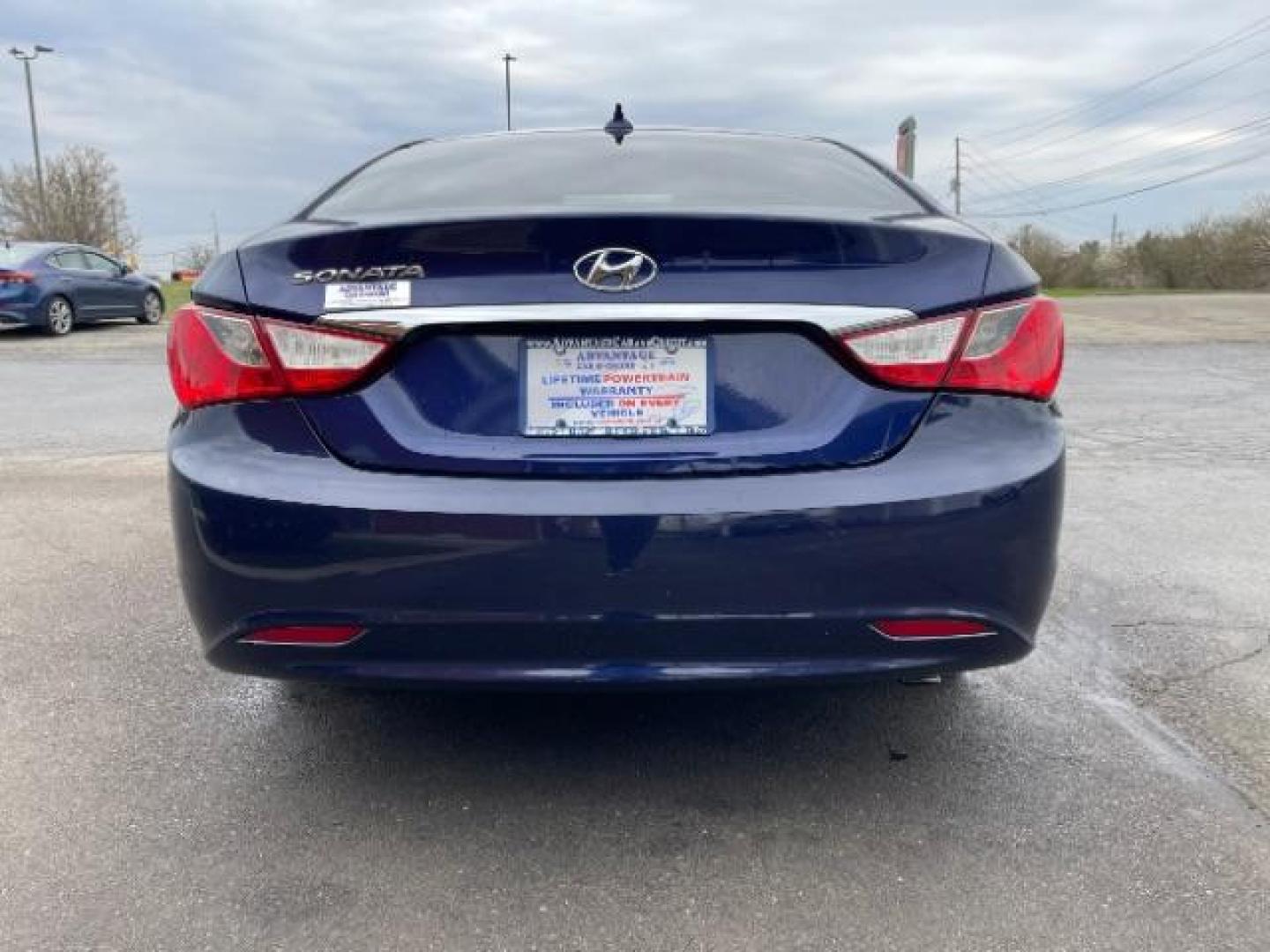 2013 Blue Hyundai Sonata GLS (5NPEB4AC8DH) with an 2.4L L4 DOHC 16V engine, 6-Speed Automatic transmission, located at 1951 S Dayton Lakeview Rd., New Carlisle, OH, 45344, (937) 908-9800, 39.890999, -84.050255 - Photo#3