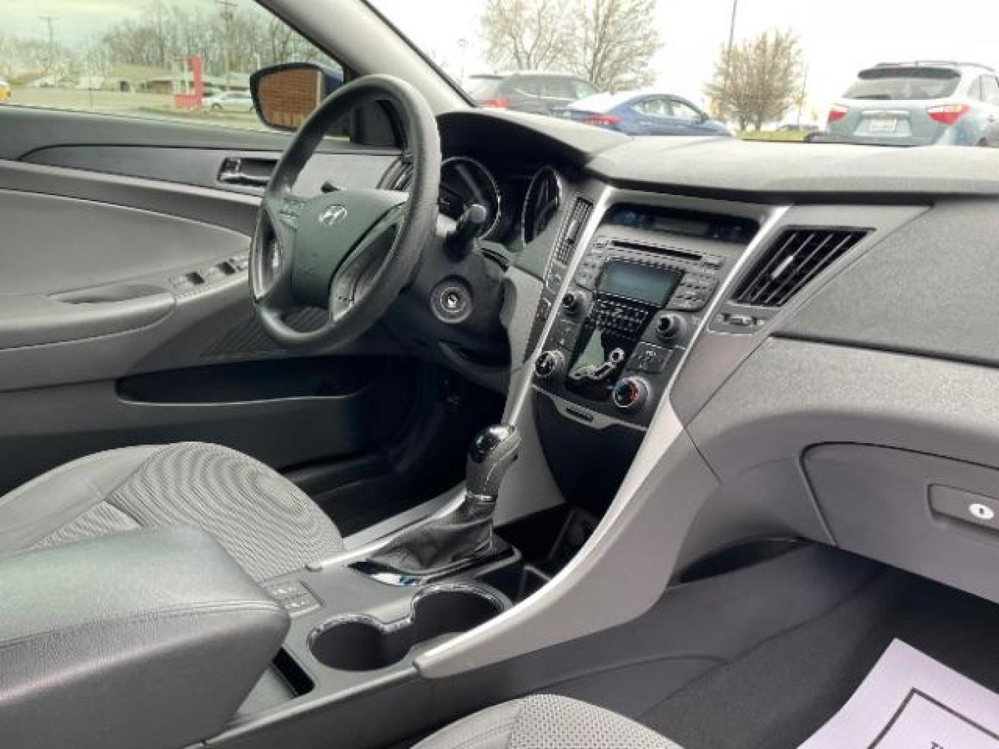 2013 Blue Hyundai Sonata GLS (5NPEB4AC8DH) with an 2.4L L4 DOHC 16V engine, 6-Speed Automatic transmission, located at 1951 S Dayton Lakeview Rd., New Carlisle, OH, 45344, (937) 908-9800, 39.890999, -84.050255 - Photo#8