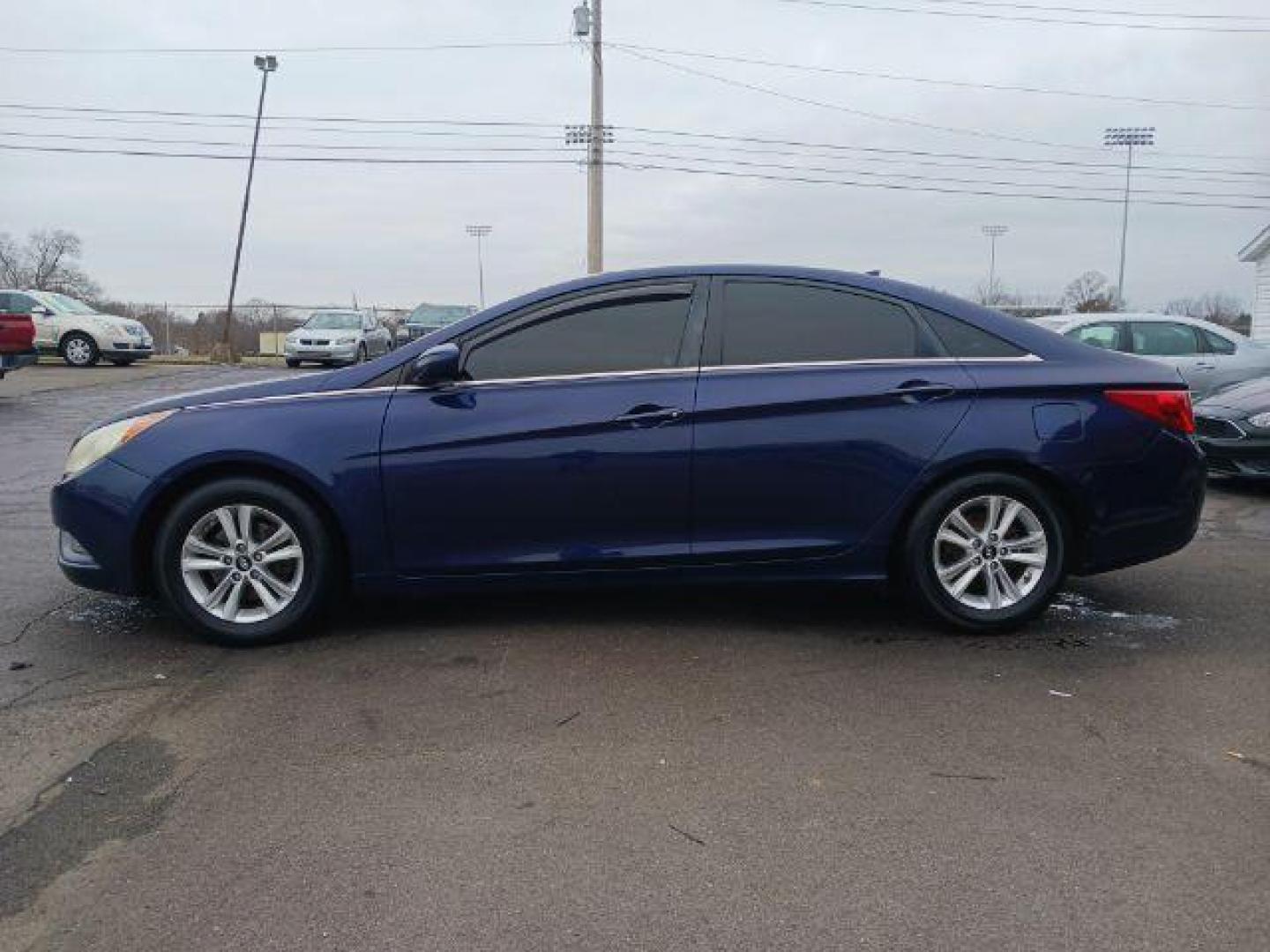 2013 Blue Hyundai Sonata GLS (5NPEB4AC4DH) with an 2.4L L4 DOHC 16V engine, 6-Speed Automatic transmission, located at 401 Woodman Dr, Riverside, OH, 45431, (937) 908-9800, 39.760899, -84.123421 - Photo#3