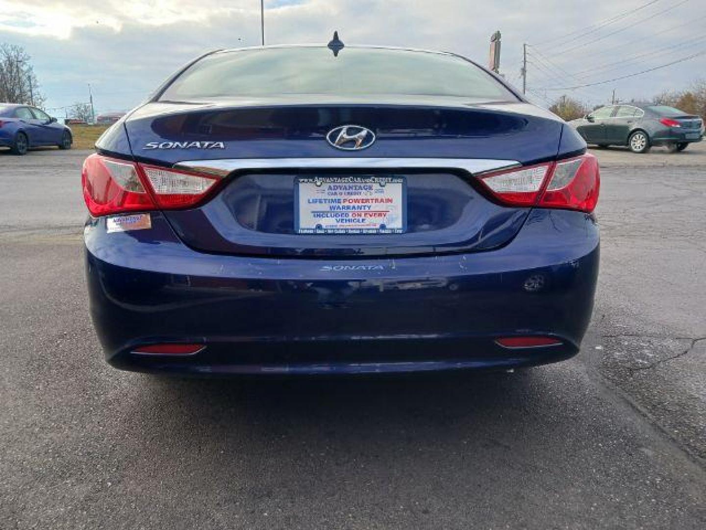 2013 Blue Hyundai Sonata GLS (5NPEB4AC8DH) with an 2.4L L4 DOHC 16V engine, 6-Speed Automatic transmission, located at 1099 N County Rd 25A, Troy, OH, 45373, (937) 908-9800, 40.057079, -84.212883 - Photo#5