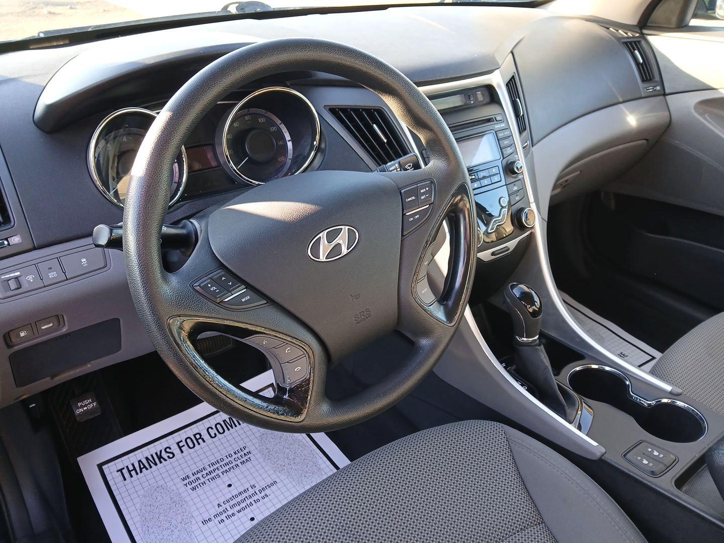 2013 Black Hyundai Sonata GLS (5NPEB4AC3DH) with an 2.4L L4 DOHC 16V engine, 6-Speed Automatic transmission, located at 880 E. National Road, Vandalia, OH, 45377, (937) 908-9800, 39.891918, -84.183594 - 2013 Hyundai Sonata GLS - Photo#8