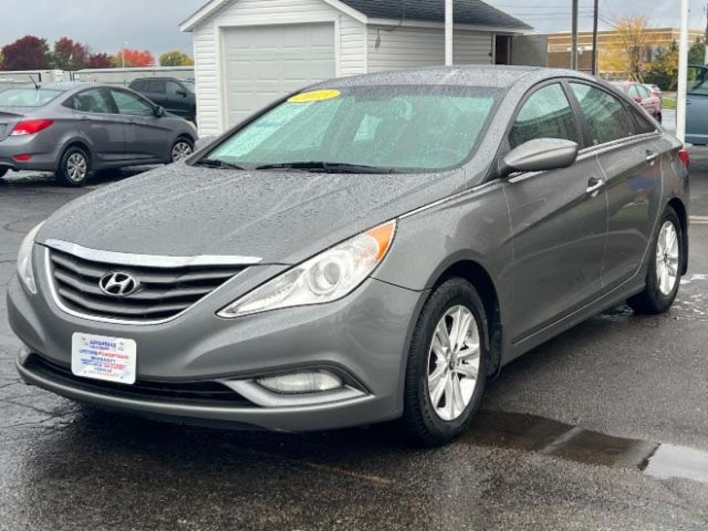 2013 Gray Hyundai Sonata GLS (5NPEB4AC5DH) with an 2.4L L4 DOHC 16V engine, 6-Speed Automatic transmission, located at 1230 East Main St, Xenia, OH, 45385, (937) 908-9800, 39.688026, -83.910172 - Photo#2