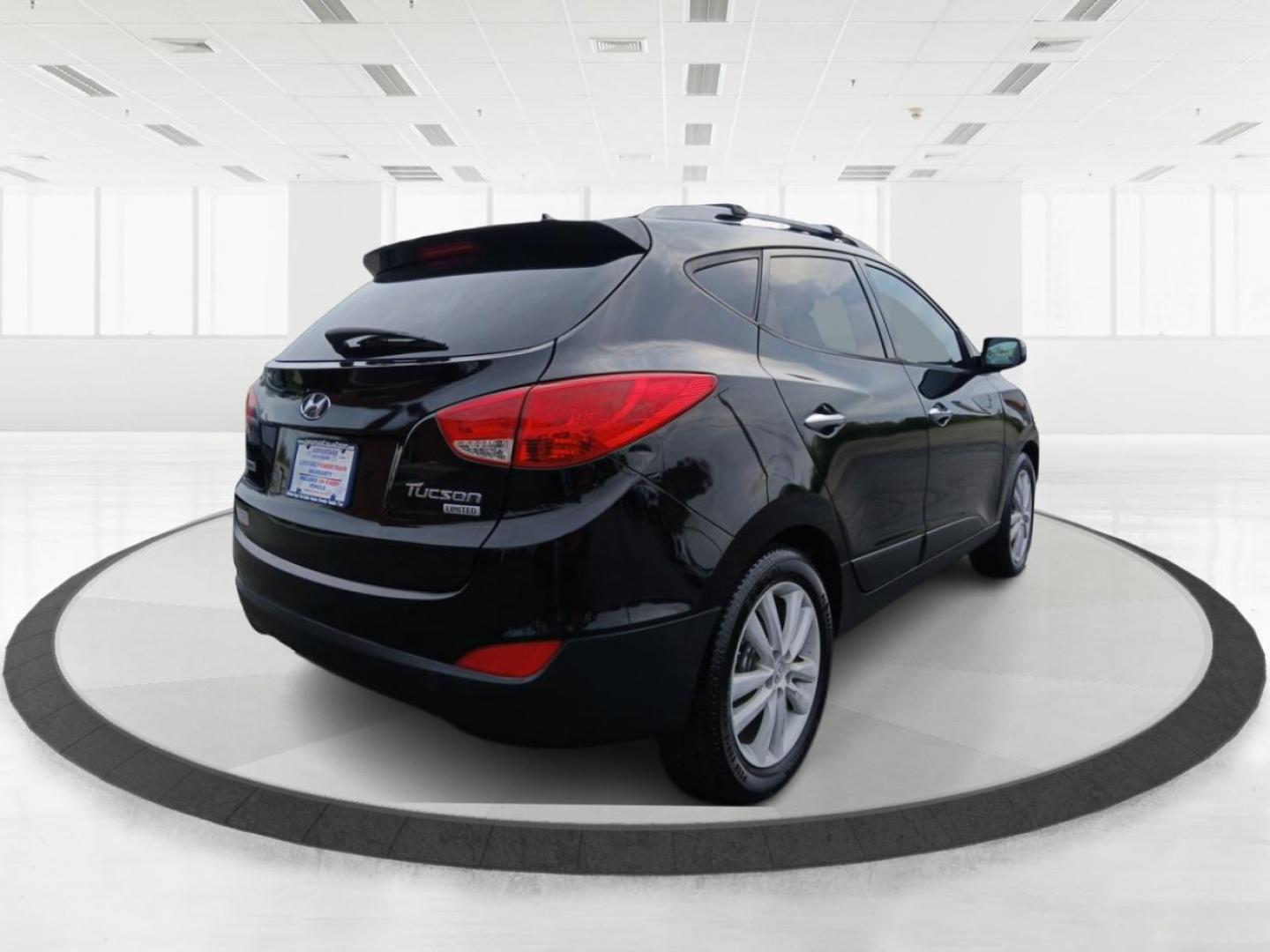 2013 Hyundai Tucson Limited 2WD (KM8JU3AC1DU) with an 2.4L L4 DOHC 16V engine, 6-Speed Automatic transmission, located at 1184 Kauffman Ave, Fairborn, OH, 45324, (937) 908-9800, 39.807072, -84.030914 - 2013 Hyundai Tucson Limited 2WD - Photo#2