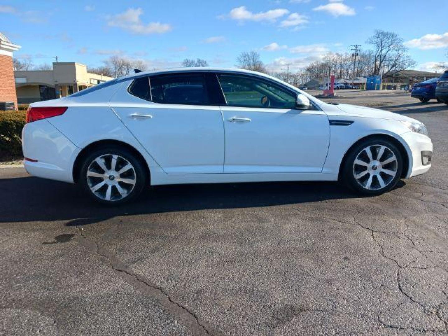 2013 Snow White Pearl Kia Optima EX (5XXGN4A7XDG) with an 2.4L L4 DOHC 16V engine, 6-Speed Automatic transmission, located at 401 Woodman Dr, Riverside, OH, 45431, (937) 908-9800, 39.760899, -84.123421 - Photo#4