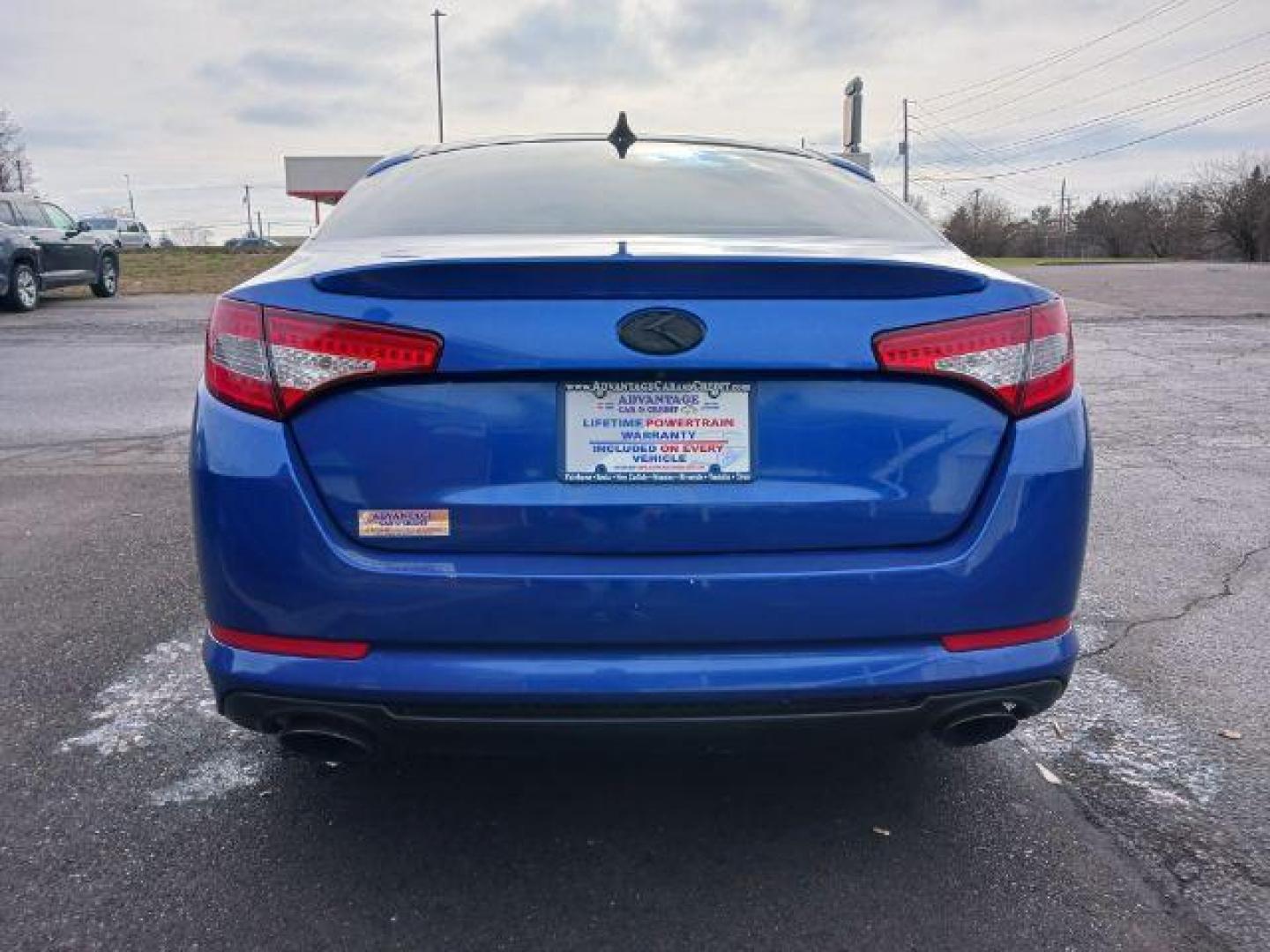 2013 Corsa Blue Pearl Metallic Kia Optima SX (5XXGR4A67DG) with an 2.0L L4 DOHC 16V TURBO engine, 6-Speed Automatic transmission, located at 1230 East Main St, Xenia, OH, 45385, (937) 908-9800, 39.688026, -83.910172 - Photo#5