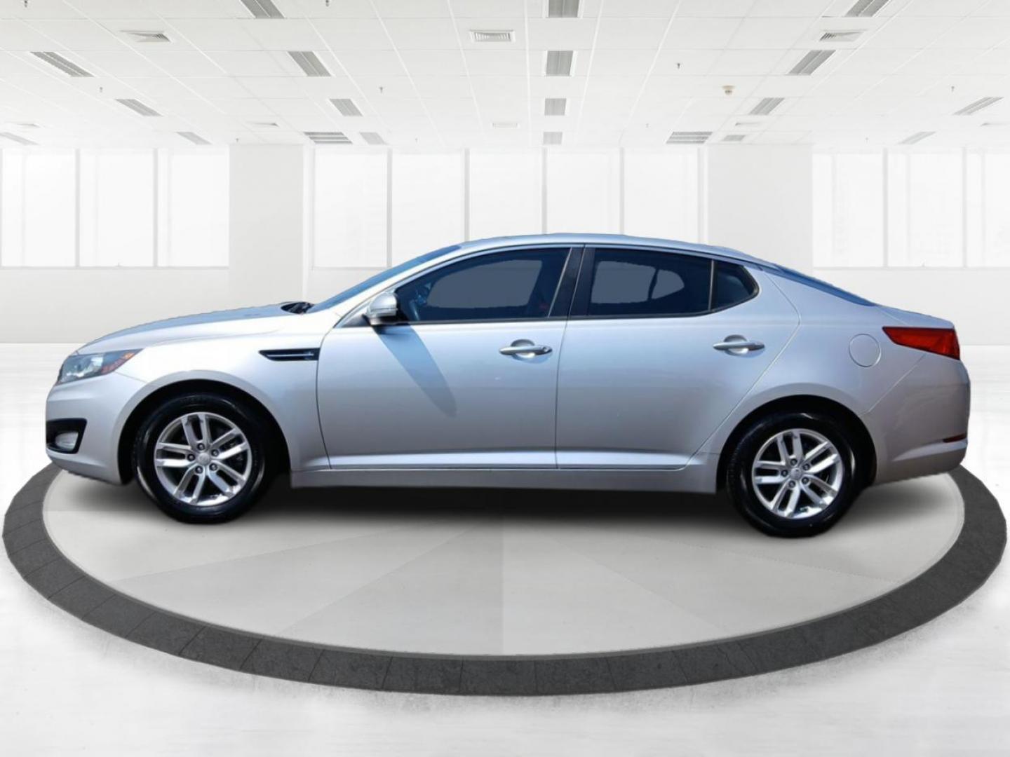 2013 Bright Silver Metallic Kia Optima LX AT (KNAGM4A78D5) with an 2.4L L4 DOHC 16V engine, 6-Speed Automatic transmission, located at 1099 N County Rd 25A, Troy, OH, 45373, (937) 908-9800, 40.057079, -84.212883 - Photo#5