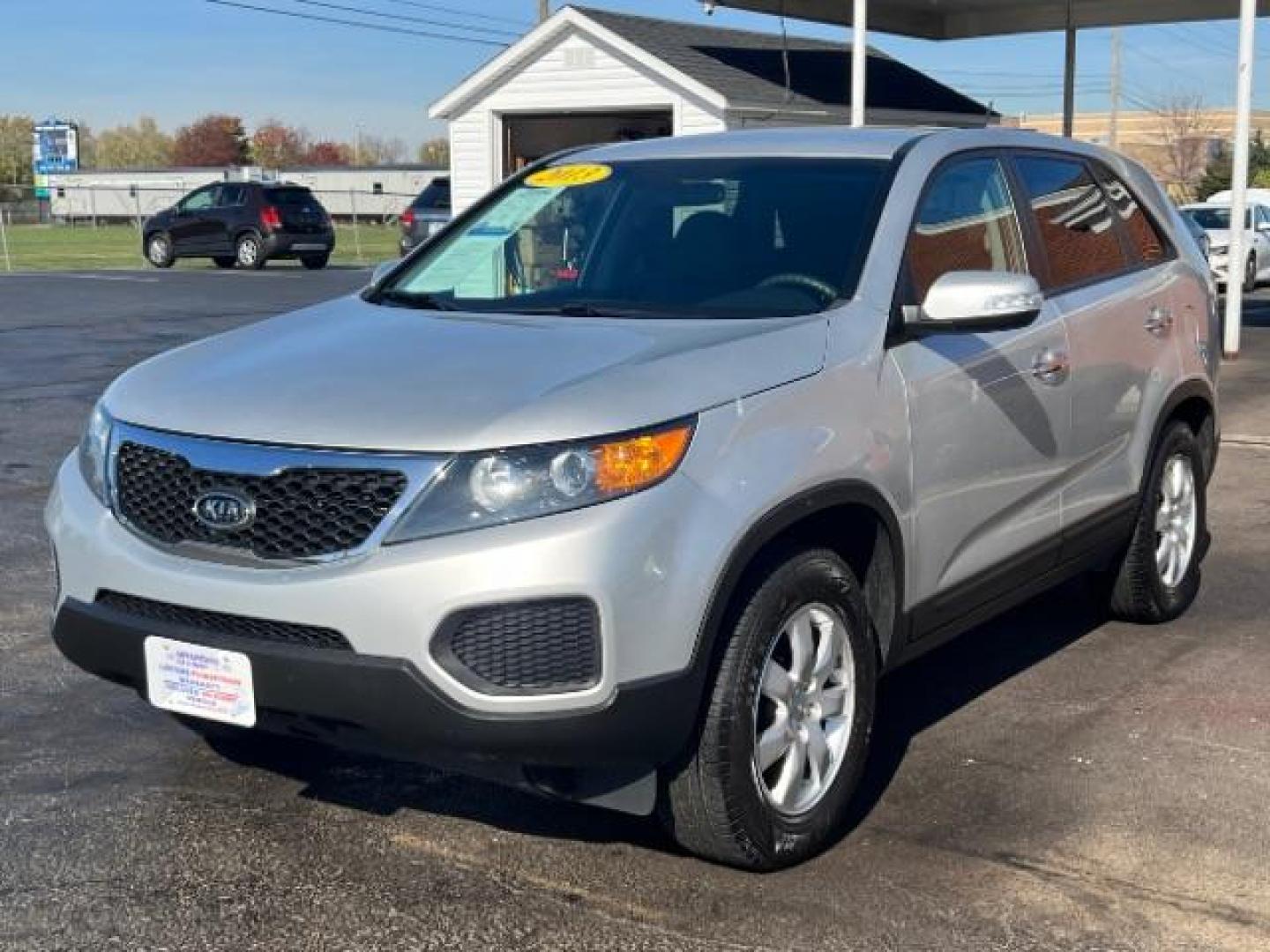 2013 Bright Silver Kia Sorento LX 2WD (5XYKT3A16DG) with an 2.4L L4 DOHC 16V engine, 6-Speed Automatic transmission, located at 1099 N County Rd 25A, Troy, OH, 45373, (937) 908-9800, 40.057079, -84.212883 - Photo#2