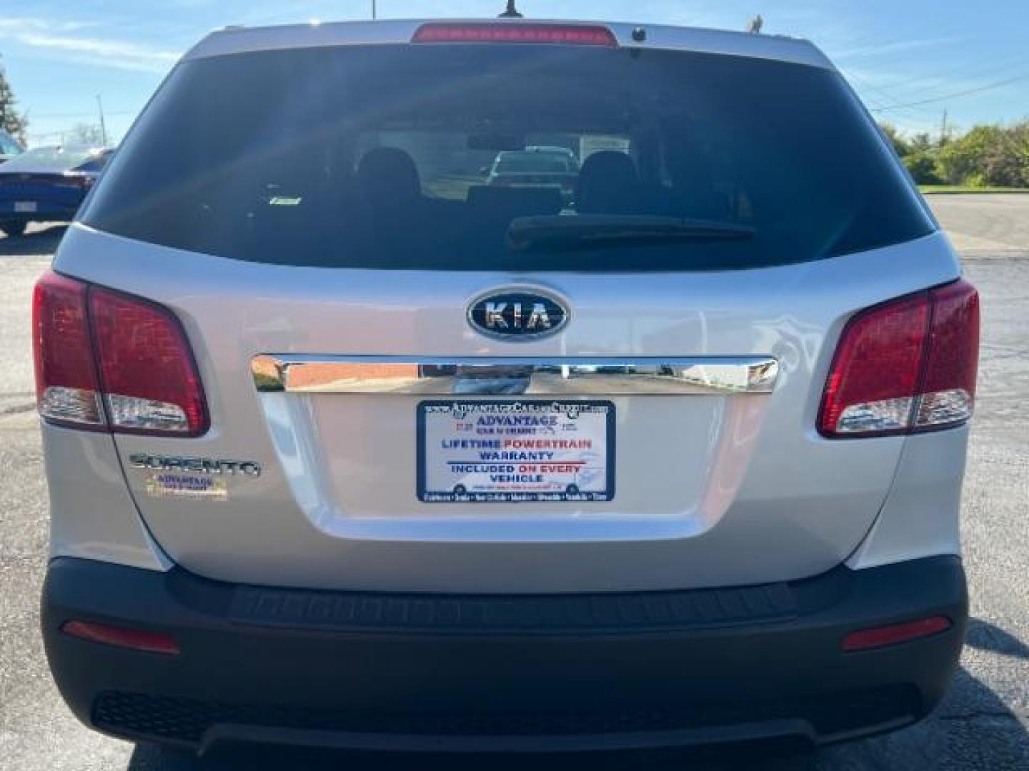 2013 Bright Silver Kia Sorento LX 2WD (5XYKT3A16DG) with an 2.4L L4 DOHC 16V engine, 6-Speed Automatic transmission, located at 1099 N County Rd 25A, Troy, OH, 45373, (937) 908-9800, 40.057079, -84.212883 - Photo#4