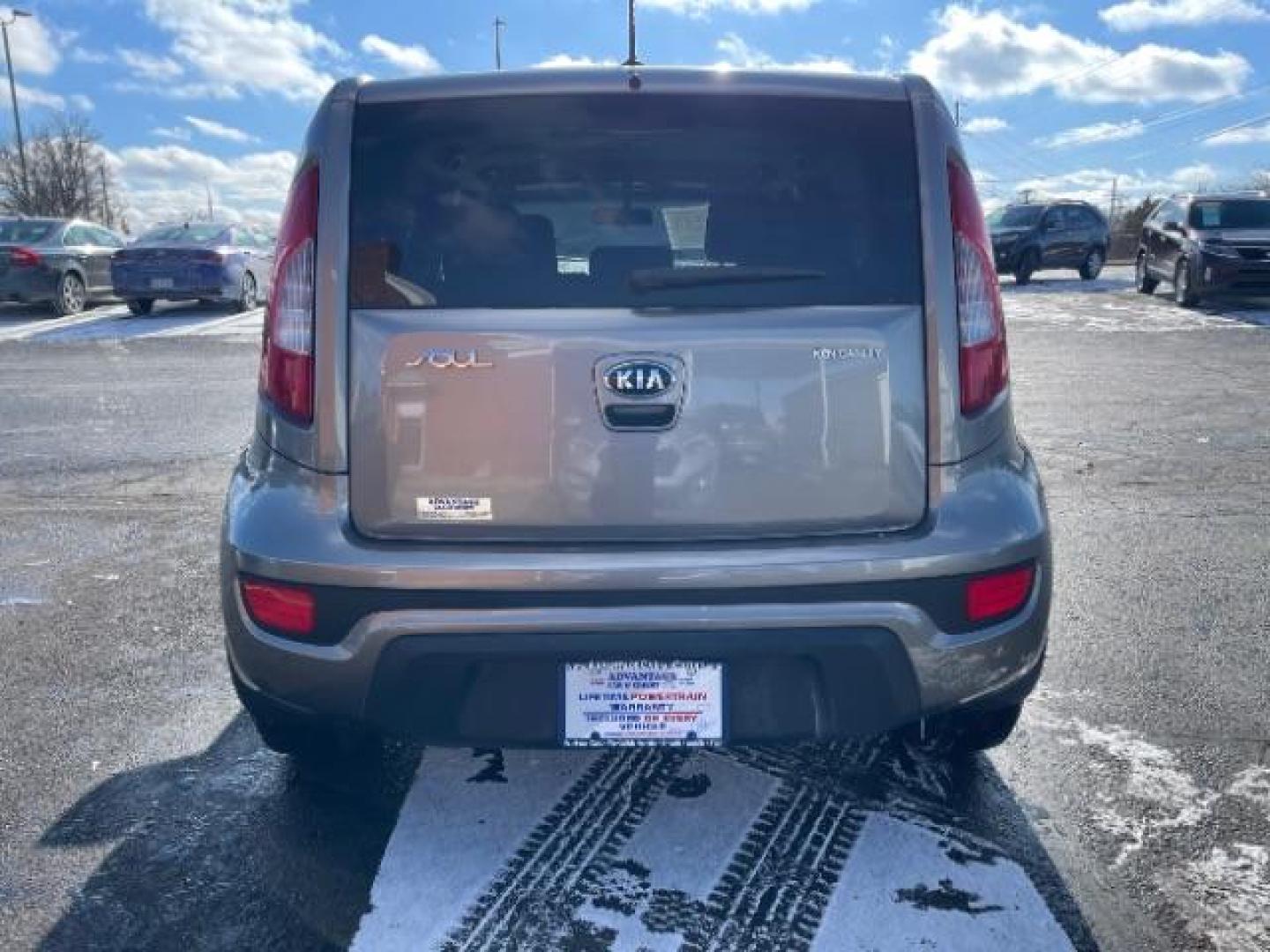 2013 Bright Silver Metallic Kia Soul Base (KNDJT2A57D7) with an 1.6L L4 DOHC 16V engine, 5-Speed Manual transmission, located at 880 E. National Road, Vandalia, OH, 45377, (937) 908-9800, 39.891918, -84.183594 - Photo#4