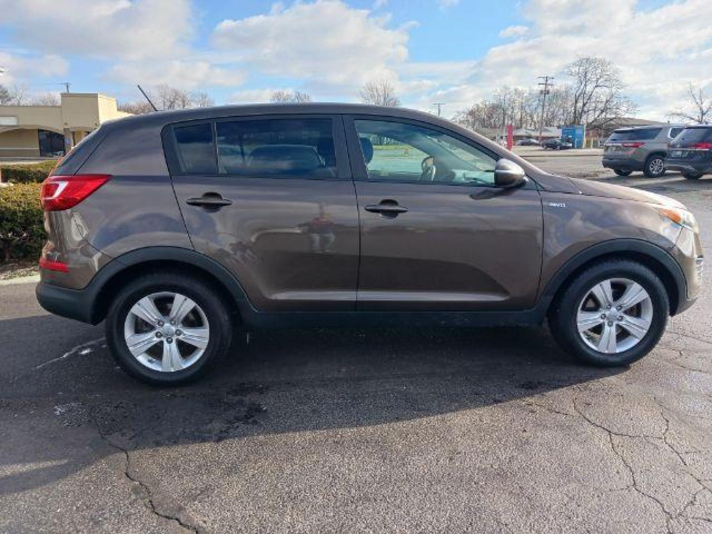 2013 Sand Track Kia Sportage LX AWD (KNDPBCA21D7) with an 2.4L V6 DOHC 24V engine, 6-Speed Automatic transmission, located at 880 E. National Road, Vandalia, OH, 45377, (937) 908-9800, 39.891918, -84.183594 - Photo#4