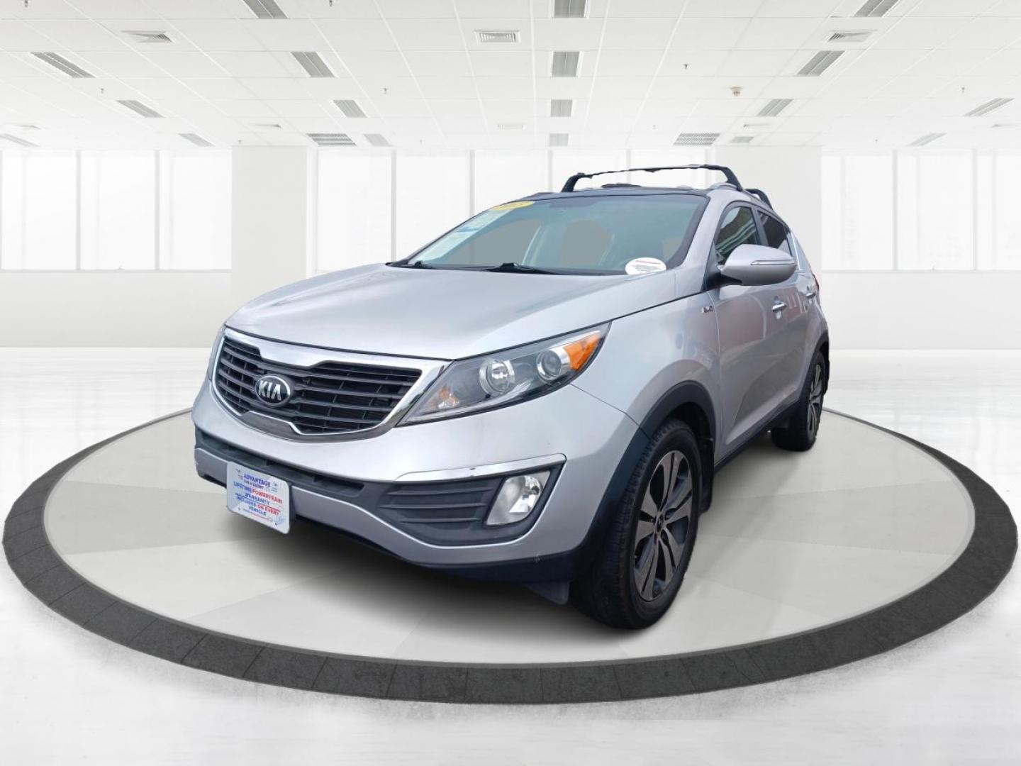 2013 Bright Silver Kia Sportage EX AWD (KNDPCCA2XD7) with an 2.4L V6 DOHC 24V engine, 6-Speed Automatic transmission, located at 1230 East Main St, Xenia, OH, 45385, (937) 908-9800, 39.688026, -83.910172 - Photo#7