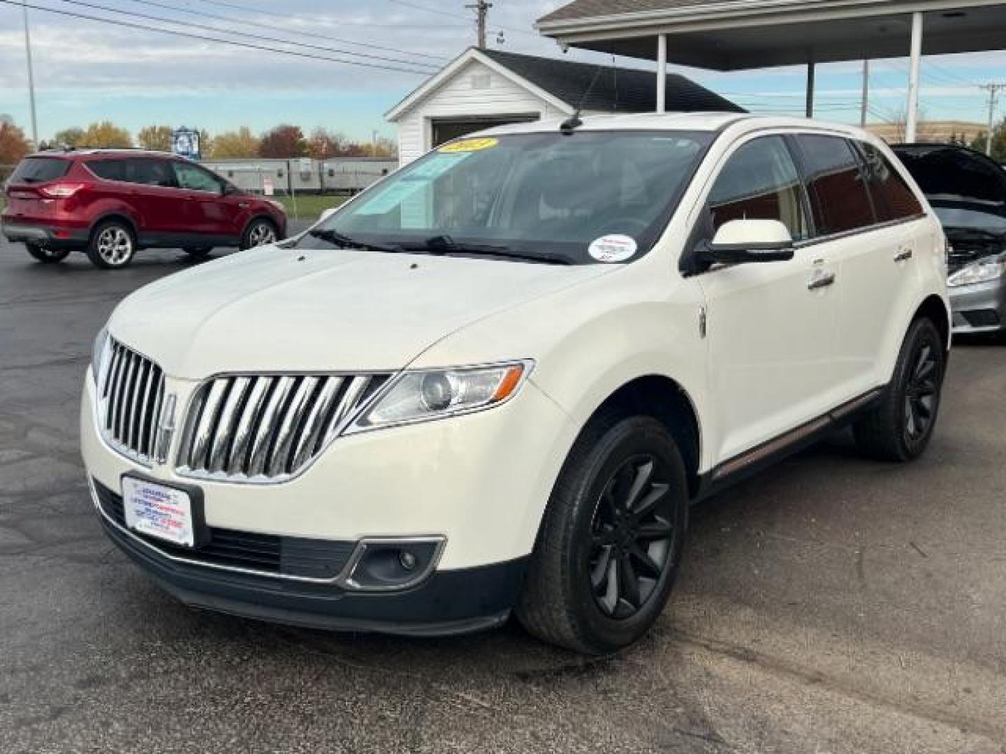 2013 White Platinum Metallic Tri-Coat Lincoln MKX AWD (2LMDJ8JK1DB) with an 3.7L V6 DOHC 24V engine, 6-Speed Automatic transmission, located at 1184 Kauffman Ave, Fairborn, OH, 45324, (937) 908-9800, 39.807072, -84.030914 - Photo#2