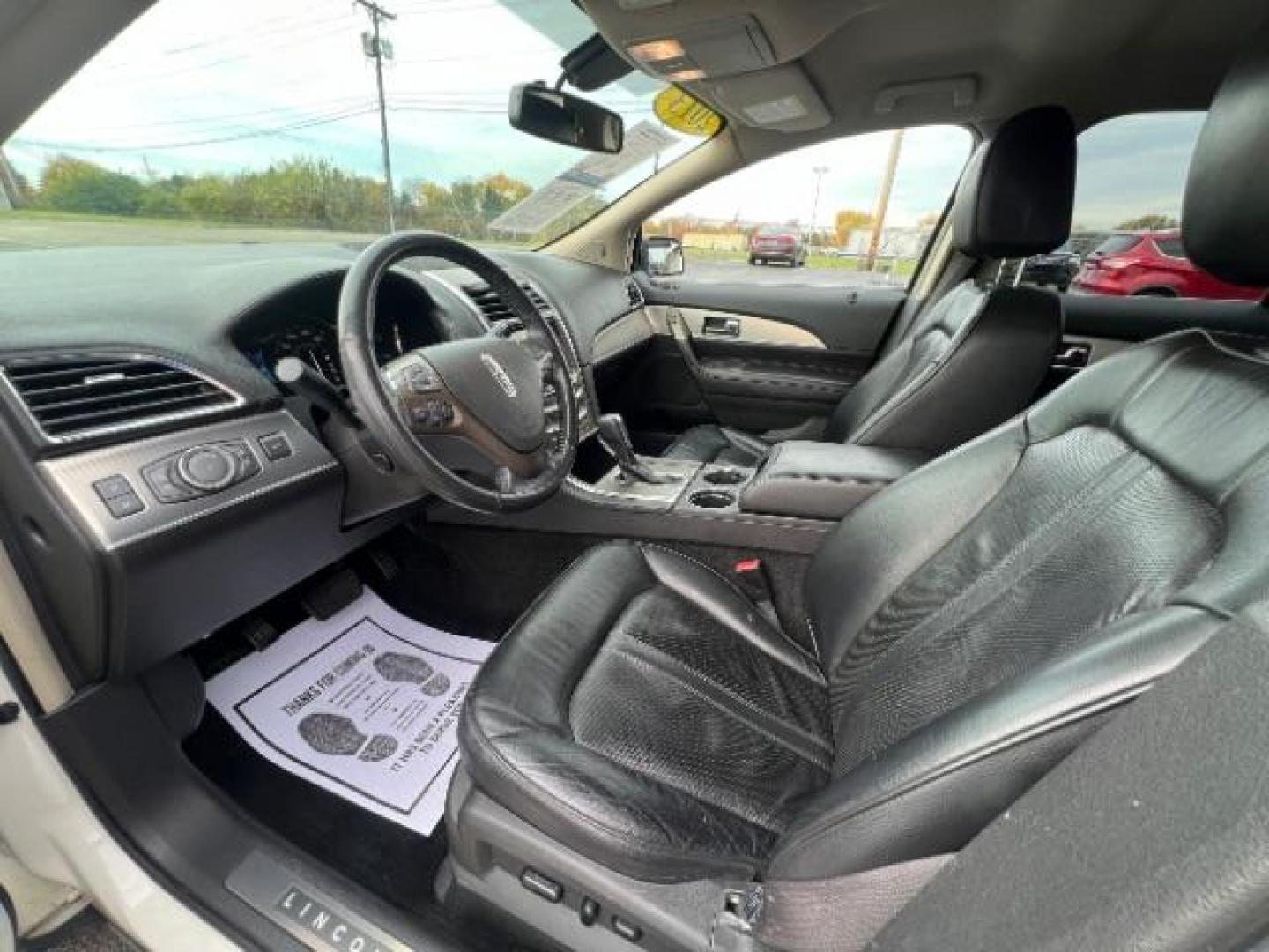 2013 White Platinum Metallic Tri-Coat Lincoln MKX AWD (2LMDJ8JK1DB) with an 3.7L V6 DOHC 24V engine, 6-Speed Automatic transmission, located at 1184 Kauffman Ave, Fairborn, OH, 45324, (937) 908-9800, 39.807072, -84.030914 - Photo#6