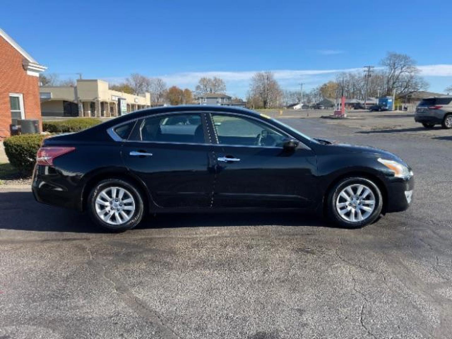 2013 Super Black Nissan Altima 2.5 (1N4AL3AP0DC) with an 2.5L L4 DOHC 16V engine, 6-Speed Manual transmission, located at 1951 S Dayton Lakeview Rd., New Carlisle, OH, 45344, (937) 908-9800, 39.890999, -84.050255 - Photo#3