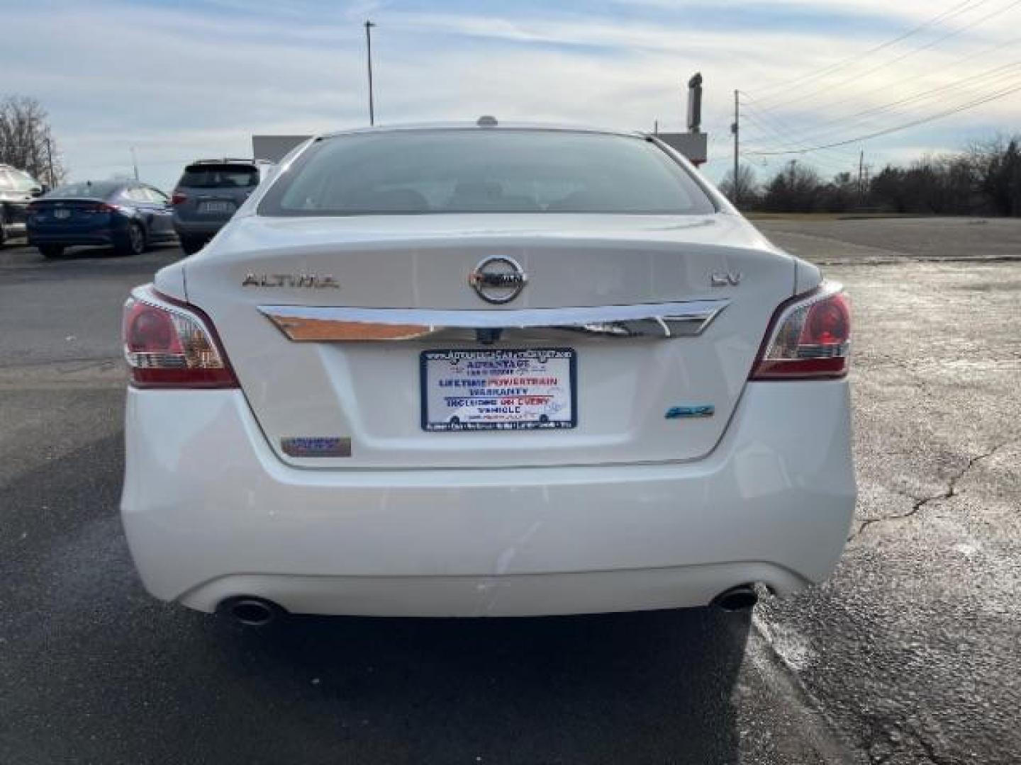 2013 Pearl White Nissan Altima 2.5 SV (1N4AL3AP4DN) with an 2.5L L4 DOHC 16V engine, located at 1099 N County Rd 25A, Troy, OH, 45373, (937) 908-9800, 40.057079, -84.212883 - Photo#5