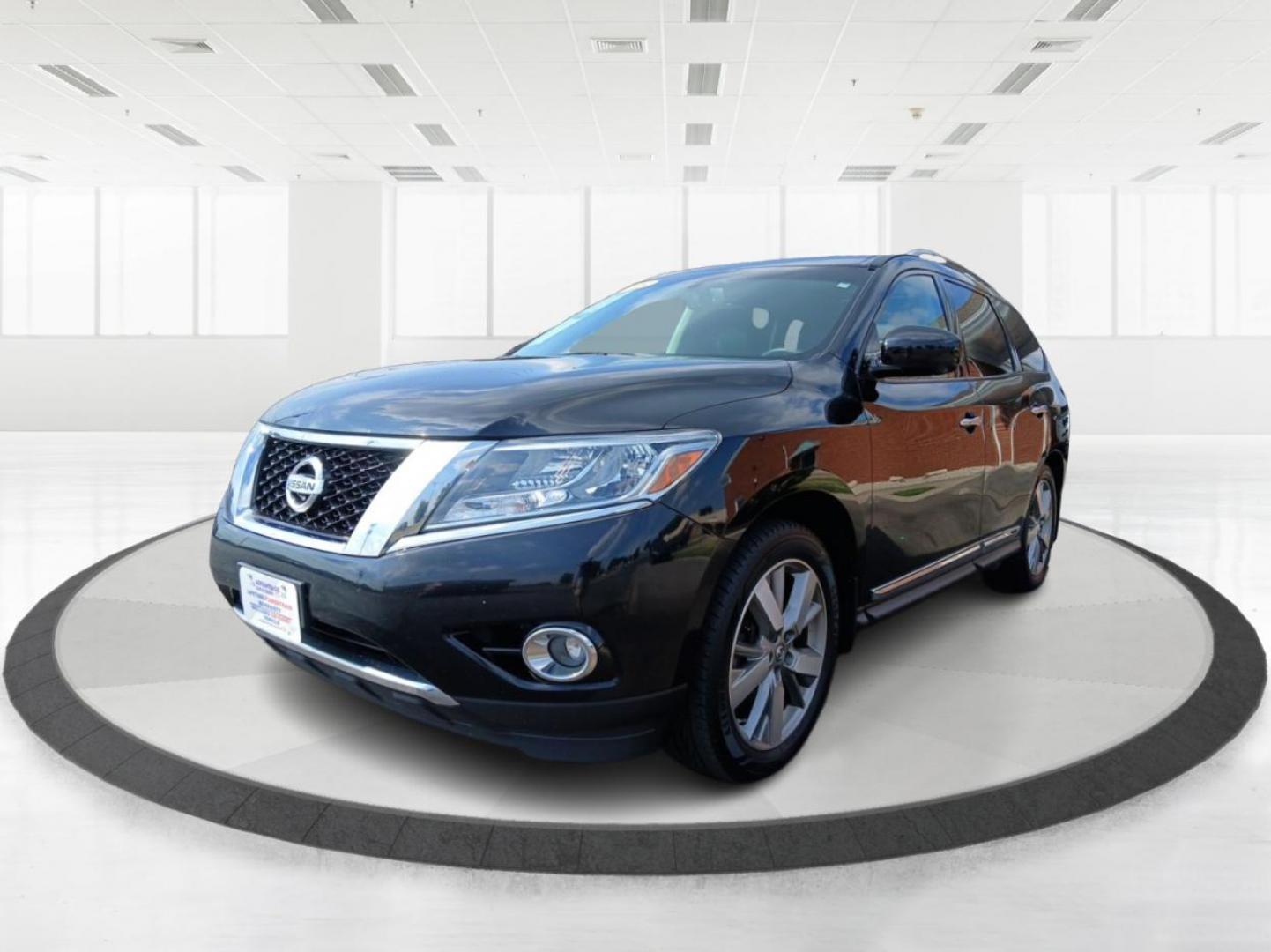 2013 Super Black Nissan Pathfinder (5N1AR2MMXDC) with an 3.5L V6 DOHC 24V engine, Continuously Variable Transmission transmission, located at 1230 East Main St, Xenia, OH, 45385, (937) 908-9800, 39.688026, -83.910172 - Photo#7