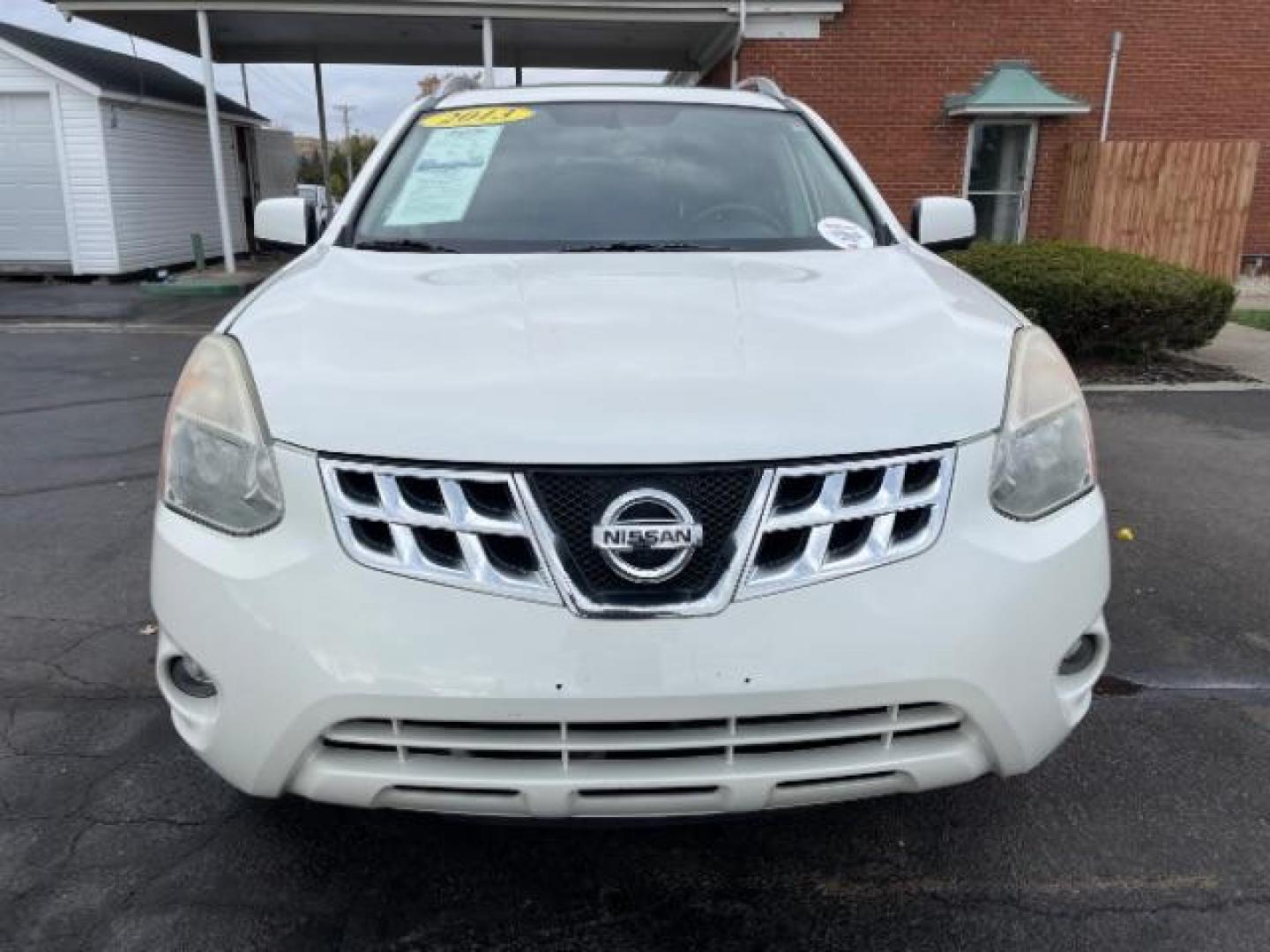 2013 Pearl White Nissan Rogue S AWD (JN8AS5MVXDW) with an 2.5L L4 DOHC 16V engine, Continuously Variable Transmission transmission, located at 1230 East Main St, Xenia, OH, 45385, (937) 908-9800, 39.688026, -83.910172 - Photo#5