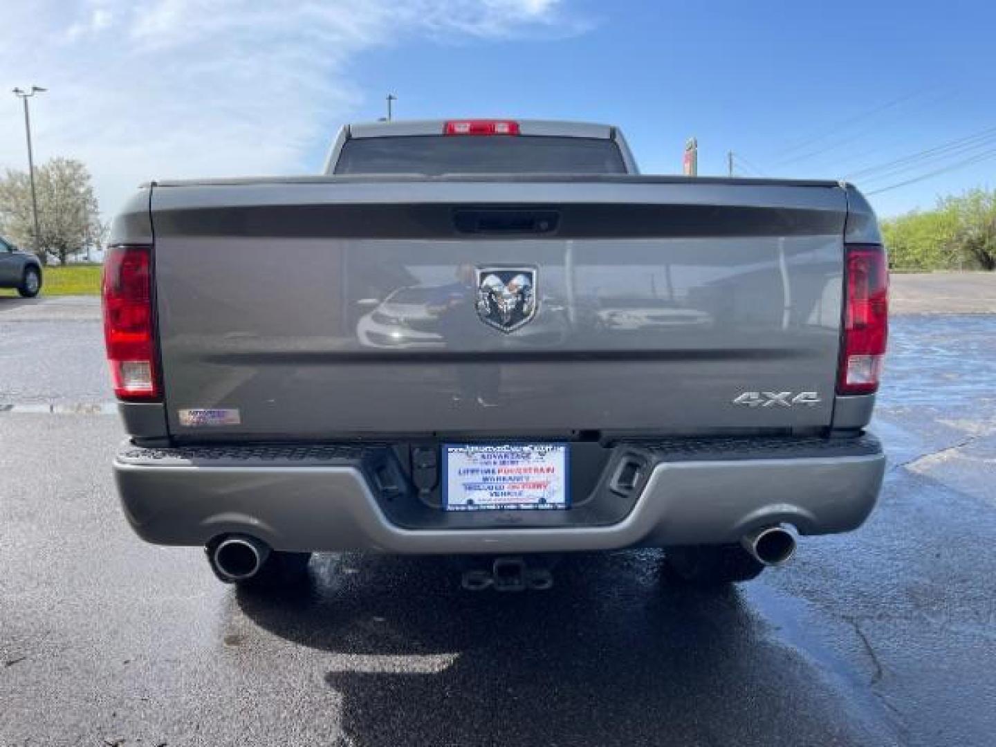 2013 Mineral Gray Metallic RAM 1500 Tradesman Quad Cab 4WD (1C6RR7FT8DS) with an 5.7L V8 OHV 16V engine, 6-Speed Automatic transmission, located at 1230 East Main St, Xenia, OH, 45385, (937) 908-9800, 39.688026, -83.910172 - Photo#3