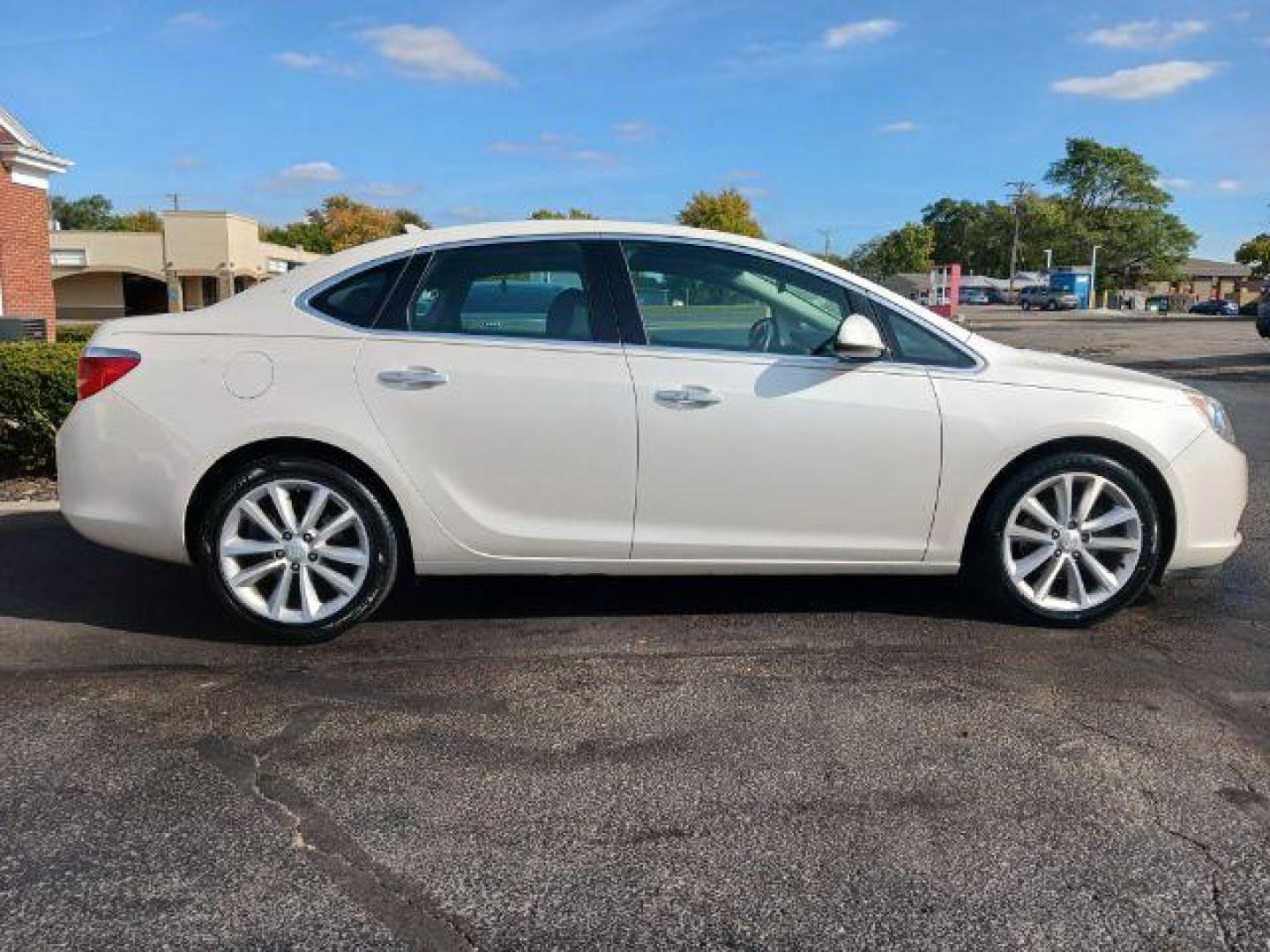 2014 Summit White Buick Verano Leather (1G4PS5SK2E4) with an 2.4L L4 DOHC 16V FFV engine, 6-Speed Automatic transmission, located at 4508 South Dixie Dr, Moraine, OH, 45439, (937) 908-9800, 39.689976, -84.218452 - Photo#4