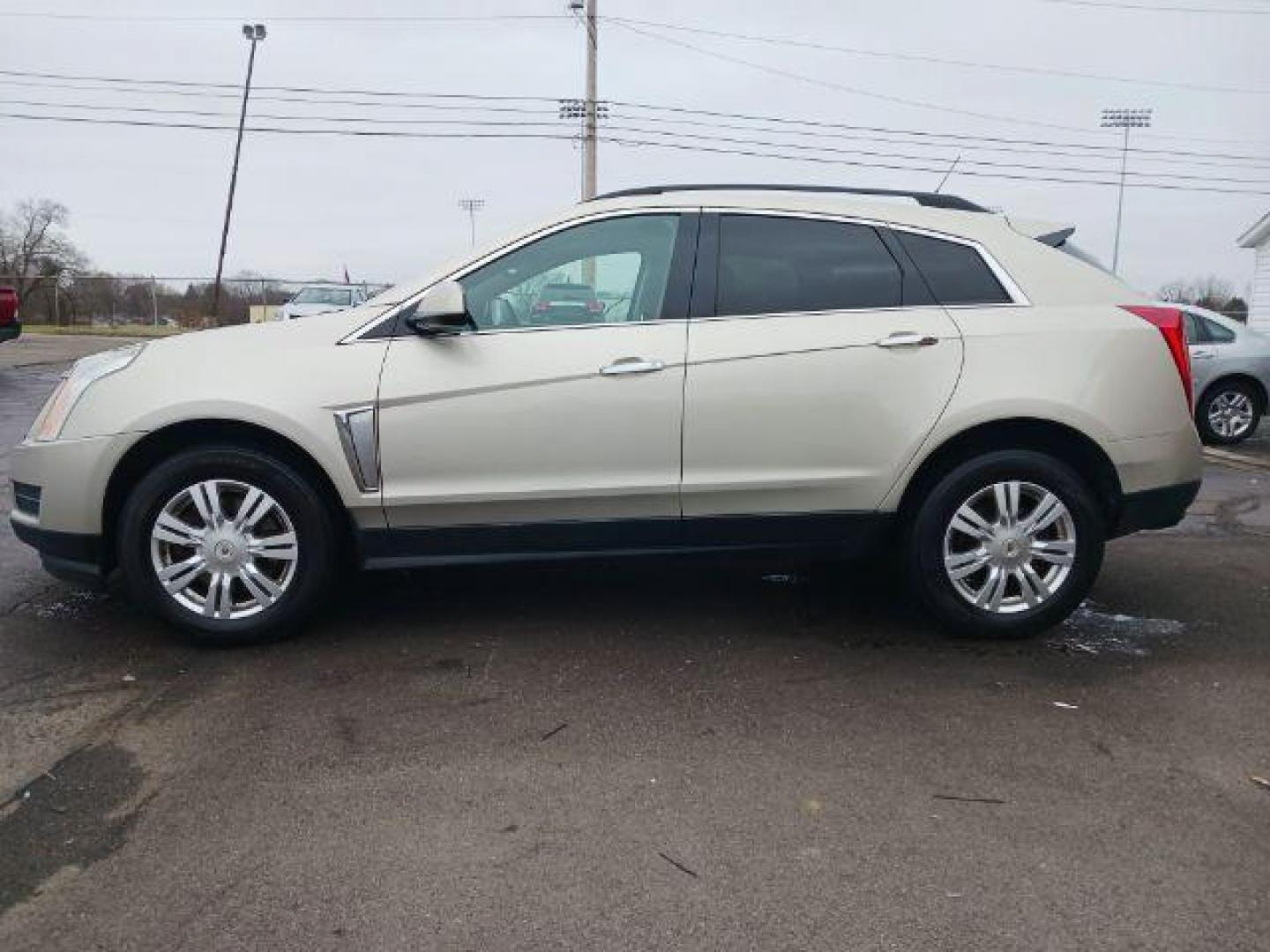 2014 Terra Mocha Metallic Cadillac SRX Standard FWD (3GYFNAE3XES) with an 3.6L V6 DOHC 24V FFV engine, 6-Speed Automatic transmission, located at 401 Woodman Dr, Riverside, OH, 45431, (937) 908-9800, 39.760899, -84.123421 - Photo#3