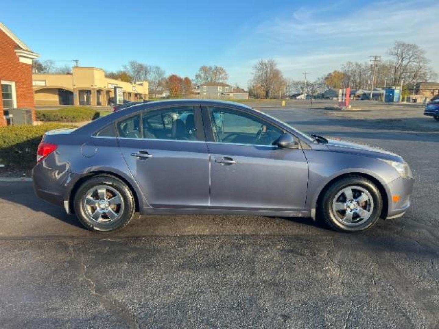 2014 Atlantis Blue Metallic Chevrolet Cruze 1LT Auto (1G1PC5SB8E7) with an 1.4L L4 DOHC 16V TURBO engine, 6-Speed Automatic transmission, located at 1230 East Main St, Xenia, OH, 45385, (937) 908-9800, 39.688026, -83.910172 - Photo#5