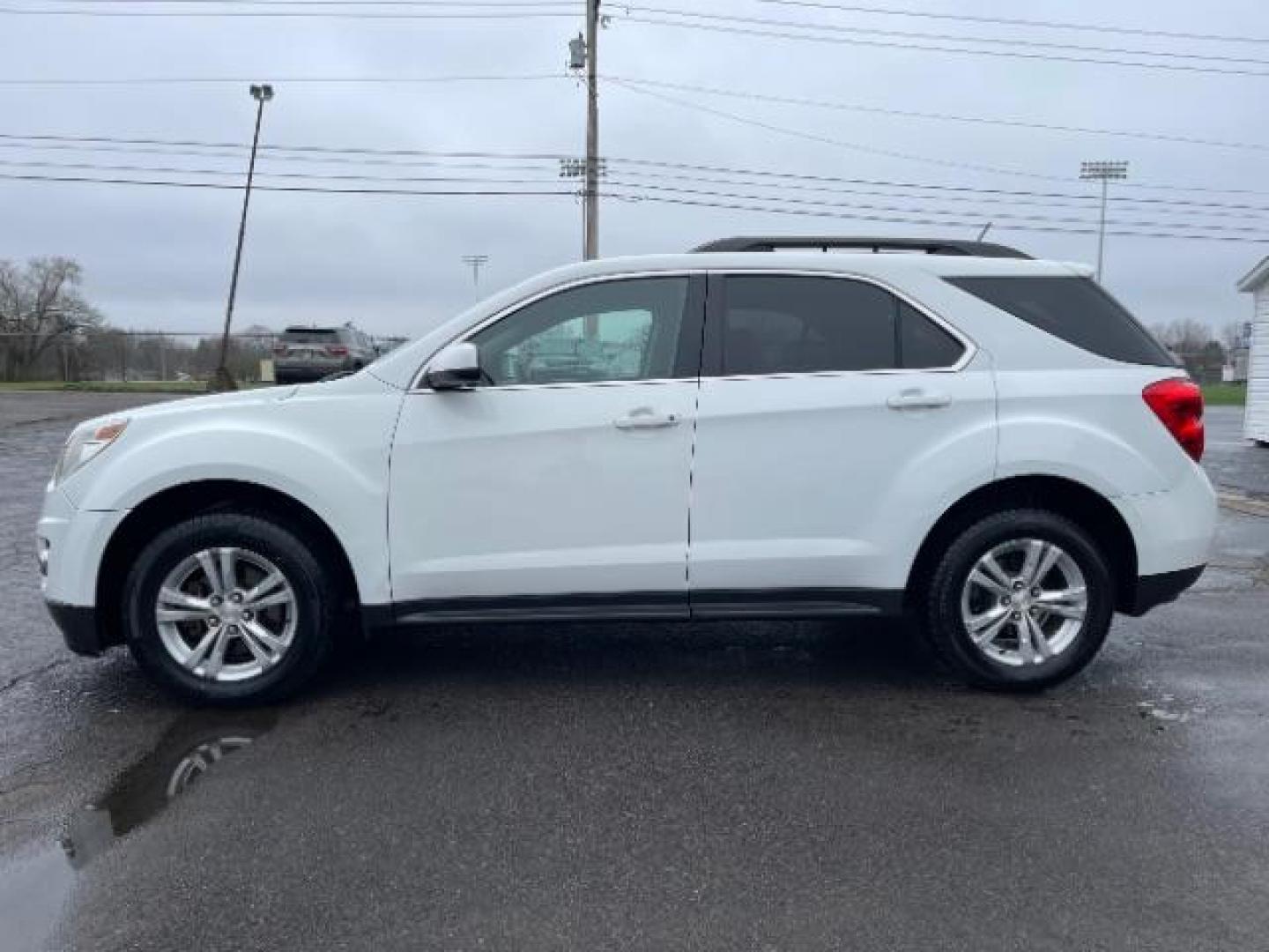 2014 White Diamond Tricoat Chevrolet Equinox 2LT 2WD (2GNALCEK5E6) with an 2.4L L4 DOHC 16V FFV engine, 6-Speed Automatic transmission, located at 1099 N County Rd 25A, Troy, OH, 45373, (937) 908-9800, 40.057079, -84.212883 - Photo#2