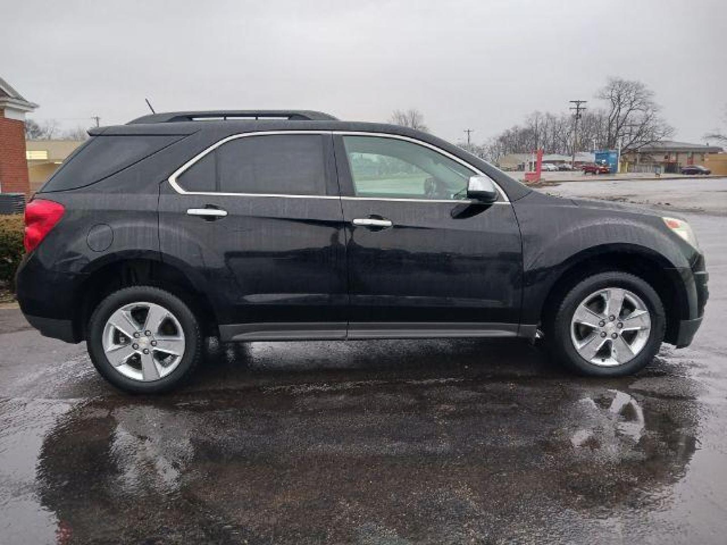 2014 Black Chevrolet Equinox 1LT 2WD (2GNALBEK2E6) with an 2.4L L4 DOHC 16V FFV engine, 6-Speed Automatic transmission, located at 1184 Kauffman Ave, Fairborn, OH, 45324, (937) 908-9800, 39.807072, -84.030914 - Photo#4