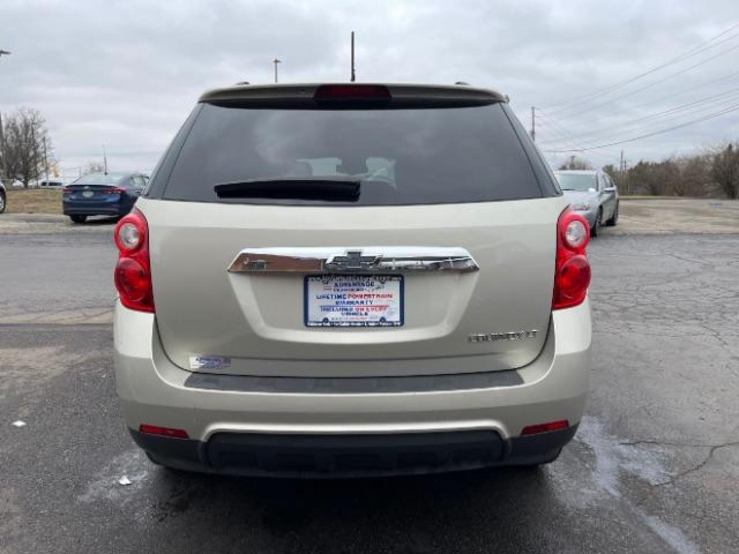 2014 Champagne Silver Metallic Chevrolet Equinox 1LT 2WD (2GNALBEK0E6) with an 2.4L L4 DOHC 16V FFV engine, 6-Speed Automatic transmission, located at 401 Woodman Dr, Riverside, OH, 45431, (937) 908-9800, 39.760899, -84.123421 - Photo#5