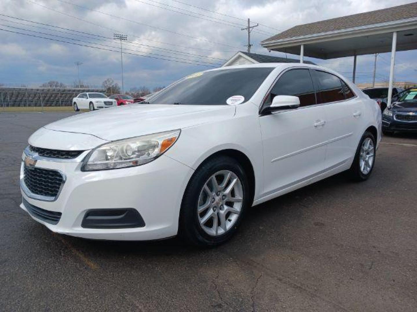 2014 Summit White Chevrolet Malibu 1LT (1G11C5SL3EF) with an 2.5L L4 DOHC 16V engine, 6-Speed Automatic transmission, located at 1230 East Main St, Xenia, OH, 45385, (937) 908-9800, 39.688026, -83.910172 - Photo#2