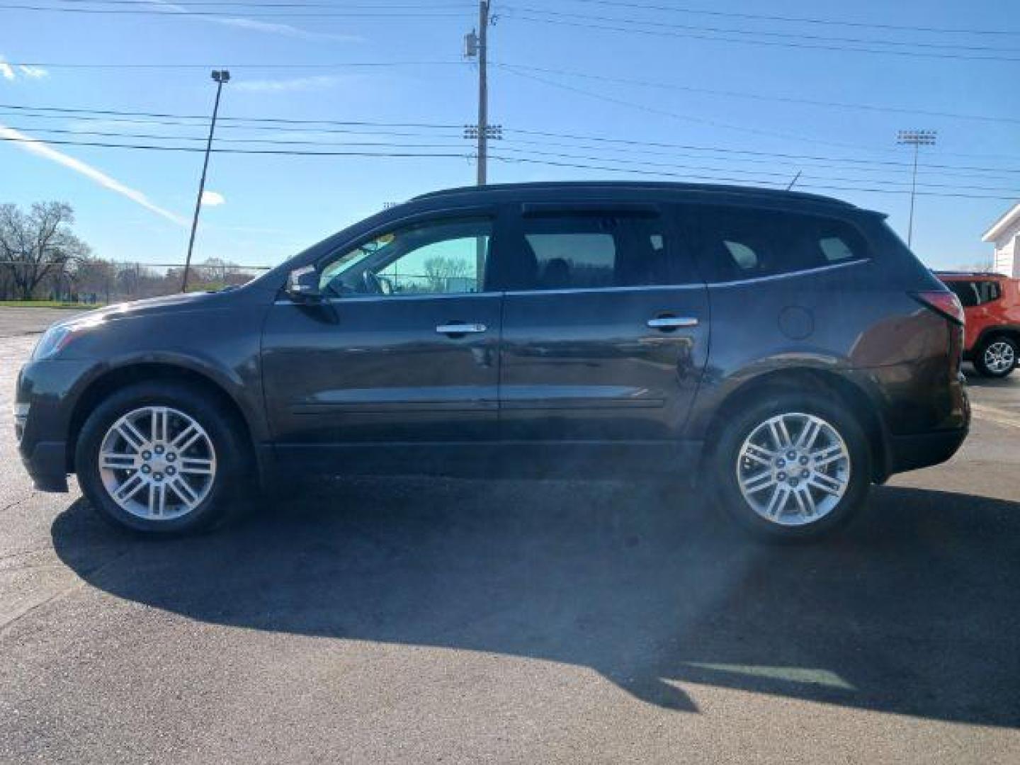 2014 Cyber Gray Metallic Chevrolet Traverse 1LT AWD (1GNKVGKD5EJ) with an 3.6L V6 DOHC 24V engine, 6-Speed Automatic transmission, located at 1230 East Main St, Xenia, OH, 45385, (937) 908-9800, 39.688026, -83.910172 - Photo#3