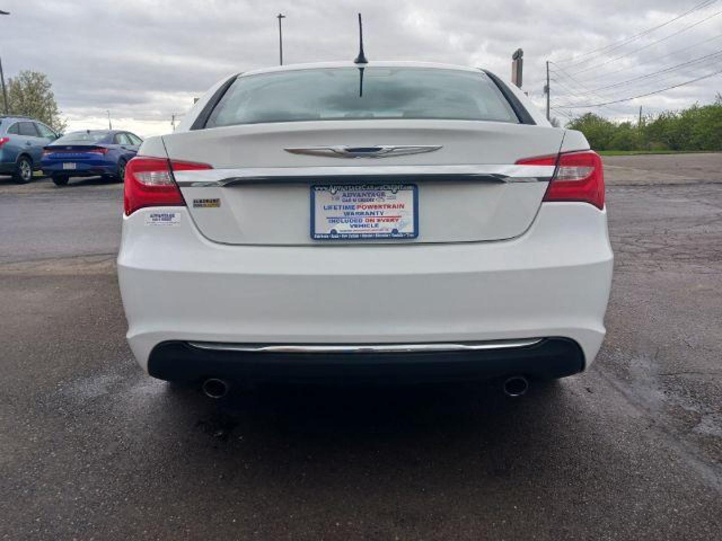 2014 Bright White Clearcoat Chrysler 200 Touring (1C3CCBBG1EN) with an 3.6L V6 DOHC 24V FFV engine, 6-Speed Automatic transmission, located at 1951 S Dayton Lakeview Rd., New Carlisle, OH, 45344, (937) 908-9800, 39.890999, -84.050255 - Photo#5