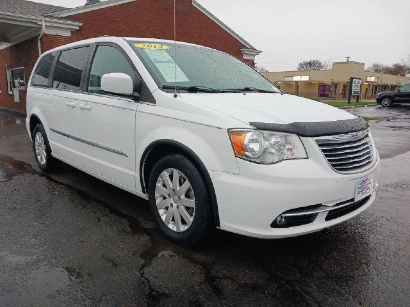 2014 Bright White Clearcoat Chrysler Town and Country Touring (2C4RC1BG5ER) with an 3.6L V6 DOHC 24V engine, 6-Speed Automatic transmission, located at 1230 East Main St, Xenia, OH, 45385, (937) 908-9800, 39.688026, -83.910172 - Photo#0