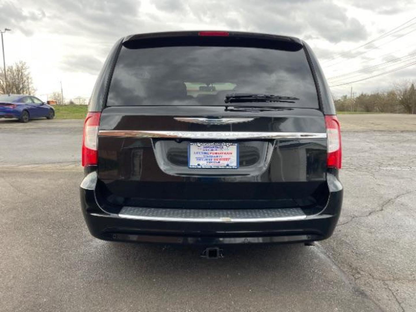 2014 Chrysler Town and Country Touring-L (2C4RC1CG7ER) with an 3.6L V6 DOHC 24V engine, 6-Speed Automatic transmission, located at 1230 East Main St, Xenia, OH, 45385, (937) 908-9800, 39.688026, -83.910172 - 2014 Chrysler Town and Country Touring-L - Photo#16