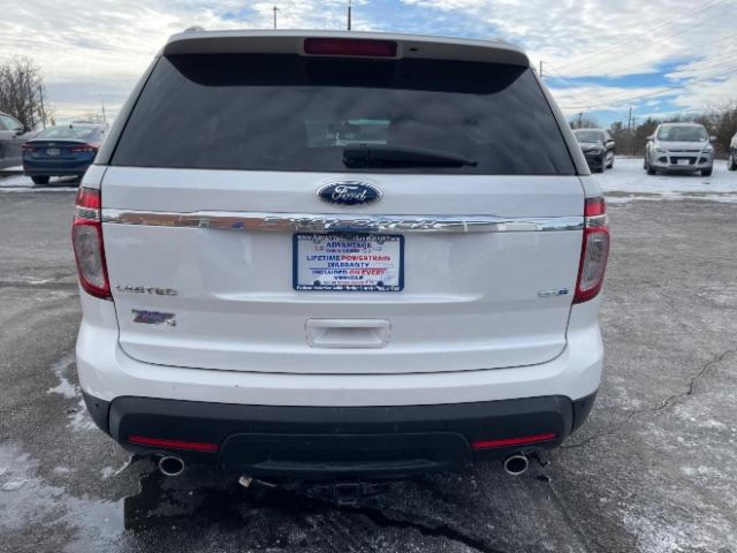 2014 White Platinum Met TC Ford Explorer Limited 4WD (1FM5K8F8XEG) with an 3.5L V6 DOHC 24V engine, 6-Speed Automatic transmission, located at 401 Woodman Dr, Riverside, OH, 45431, (937) 908-9800, 39.760899, -84.123421 - Photo#4