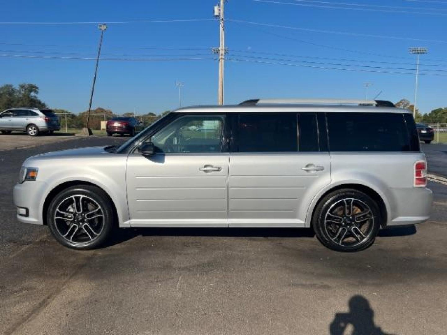 2014 Ingot Silver Metallic Ford Flex SEL FWD (2FMGK5C88EB) with an 3.5L V6 DOHC 24V engine, 6-Speed Automatic Overdrive transmission, located at 880 E. National Road, Vandalia, OH, 45377, (937) 908-9800, 39.891918, -84.183594 - Photo#3