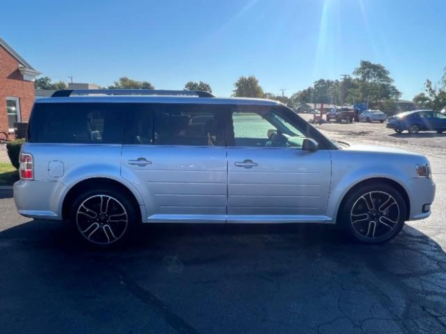 2014 Ingot Silver Metallic Ford Flex SEL FWD (2FMGK5C88EB) with an 3.5L V6 DOHC 24V engine, 6-Speed Automatic Overdrive transmission, located at 880 E. National Road, Vandalia, OH, 45377, (937) 908-9800, 39.891918, -84.183594 - Photo#5