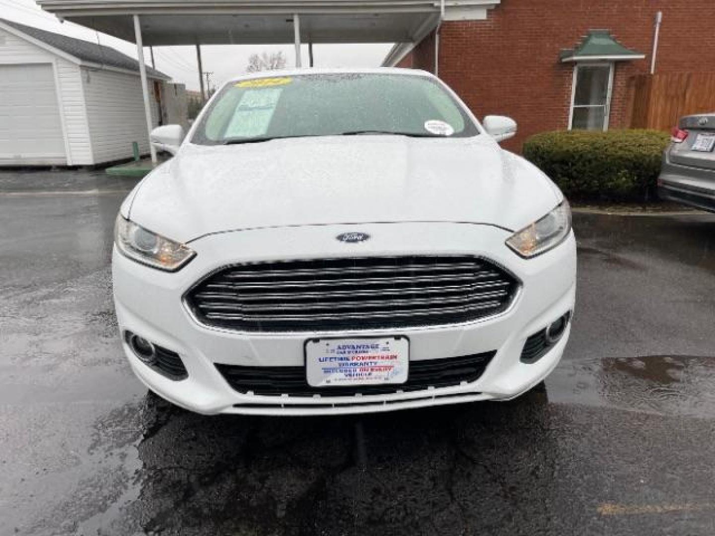 2014 Oxford White Ford Fusion SE (3FA6P0H96ER) with an 2.0L L4 DOHC 16V engine, located at 1184 Kauffman Ave, Fairborn, OH, 45324, (937) 908-9800, 39.807072, -84.030914 - Photo#3