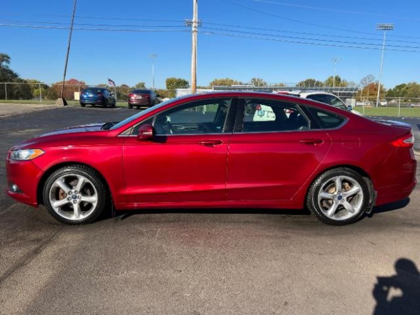 2014 Ruby Red Met Tinted CC Ford Fusion SE (3FA6P0H77ER) with an 2.5L L4 DOHC 16V engine, located at 1184 Kauffman Ave, Fairborn, OH, 45324, (937) 908-9800, 39.807072, -84.030914 - Photo#3