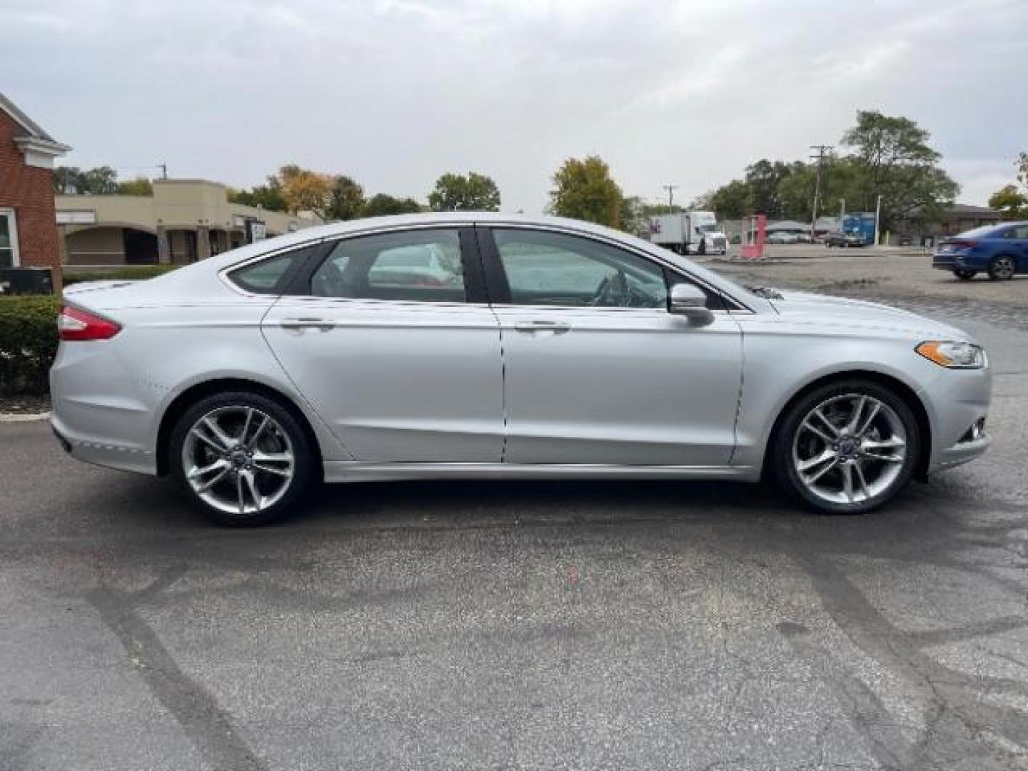 2014 Sterling Gray Ford Fusion Titanium (3FA6P0K90ER) with an 2.0L L4 DOHC 16V engine, located at 1230 East Main St, Xenia, OH, 45385, (937) 908-9800, 39.688026, -83.910172 - Photo#5