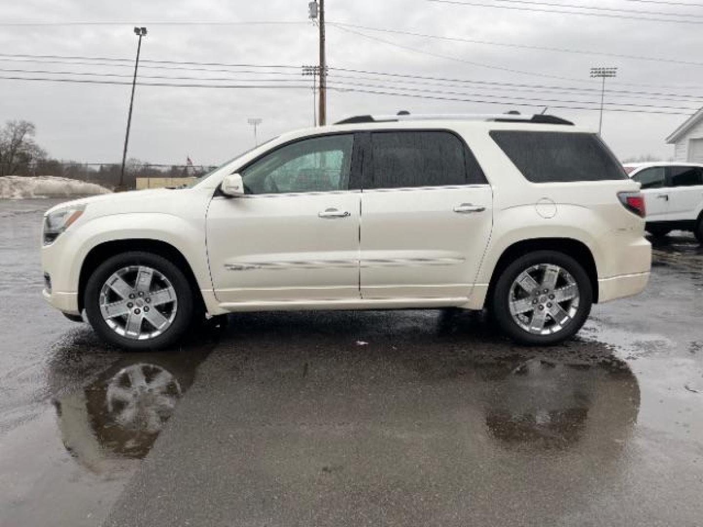 2014 White Diamond Tricoat GMC Acadia Denali AWD (1GKKVTKD0EJ) with an 3.6L V6 DOHC 24V engine, 6-Speed Automatic transmission, located at 1099 N County Rd 25A, Troy, OH, 45373, (937) 908-9800, 40.057079, -84.212883 - Photo#2