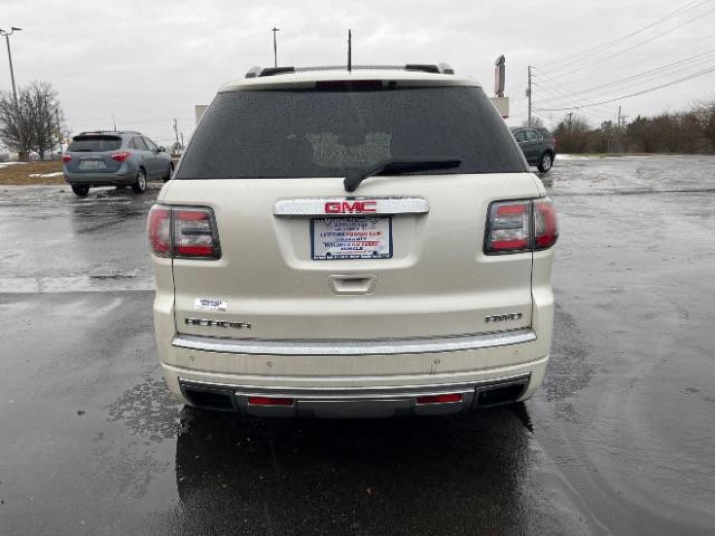 2014 White Diamond Tricoat GMC Acadia Denali AWD (1GKKVTKD0EJ) with an 3.6L V6 DOHC 24V engine, 6-Speed Automatic transmission, located at 1099 N County Rd 25A, Troy, OH, 45373, (937) 908-9800, 40.057079, -84.212883 - Photo#4