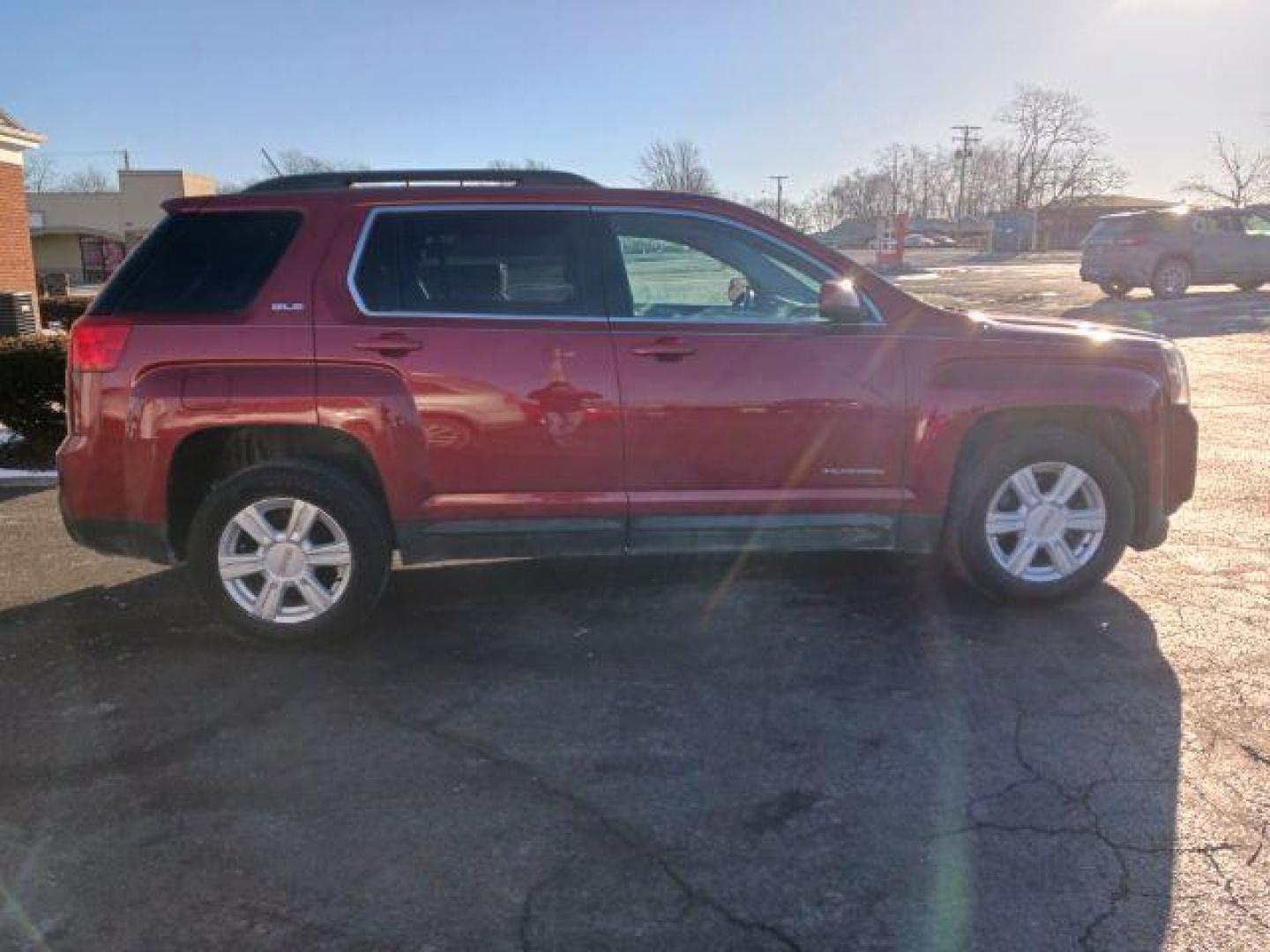 2014 Crystal Red Tintcoat GMC Terrain SLE2 FWD (2GKALREK7E6) with an 2.4L L4 DOHC 16V FFV engine, 6-Speed Automatic transmission, located at 1951 S Dayton Lakeview Rd., New Carlisle, OH, 45344, (937) 908-9800, 39.890999, -84.050255 - Photo#4