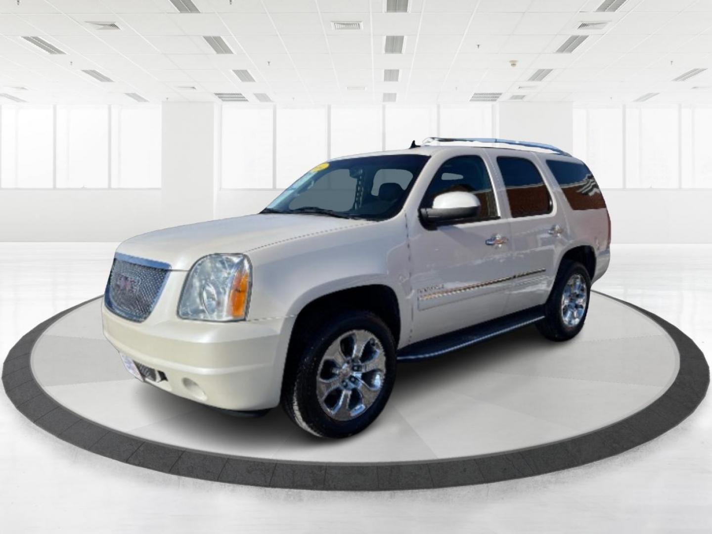 2014 GMC Yukon Denali 4WD (1GKS2EEFXER) with an 6.2L V8 OHV 16V engine, 6-Speed Automatic transmission, located at 1099 N County Rd 25A, Troy, OH, 45373, (937) 908-9800, 40.057079, -84.212883 - Third Row - Photo#5